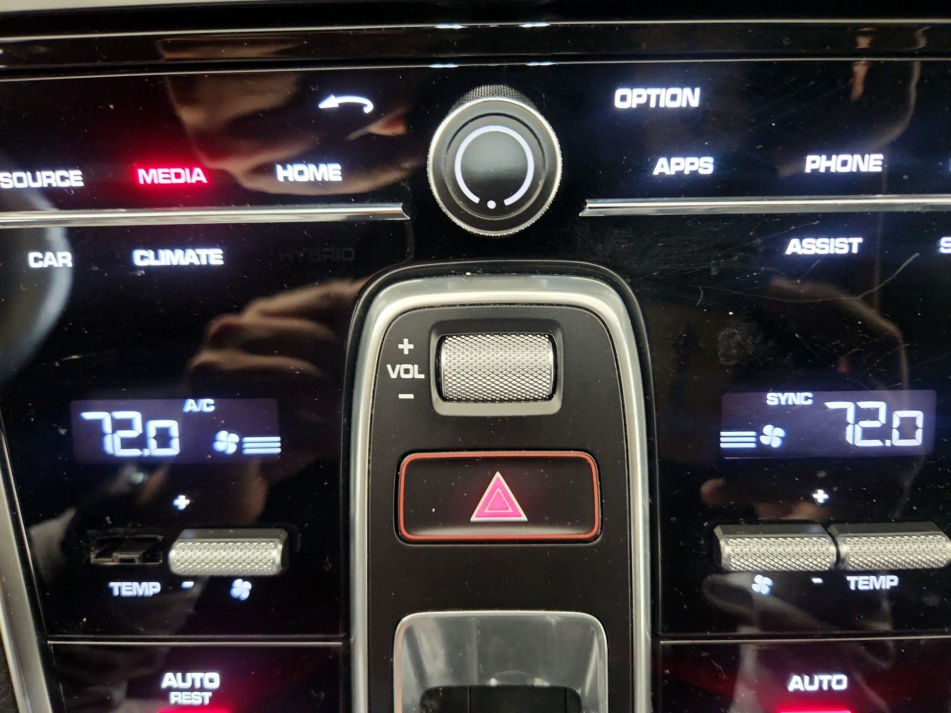 Thumbnail: 2018 Porsche Panamera - 17