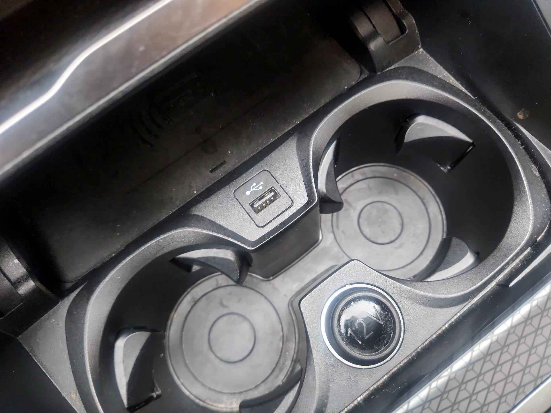 Thumbnail: 2023 BMW i4 - 19