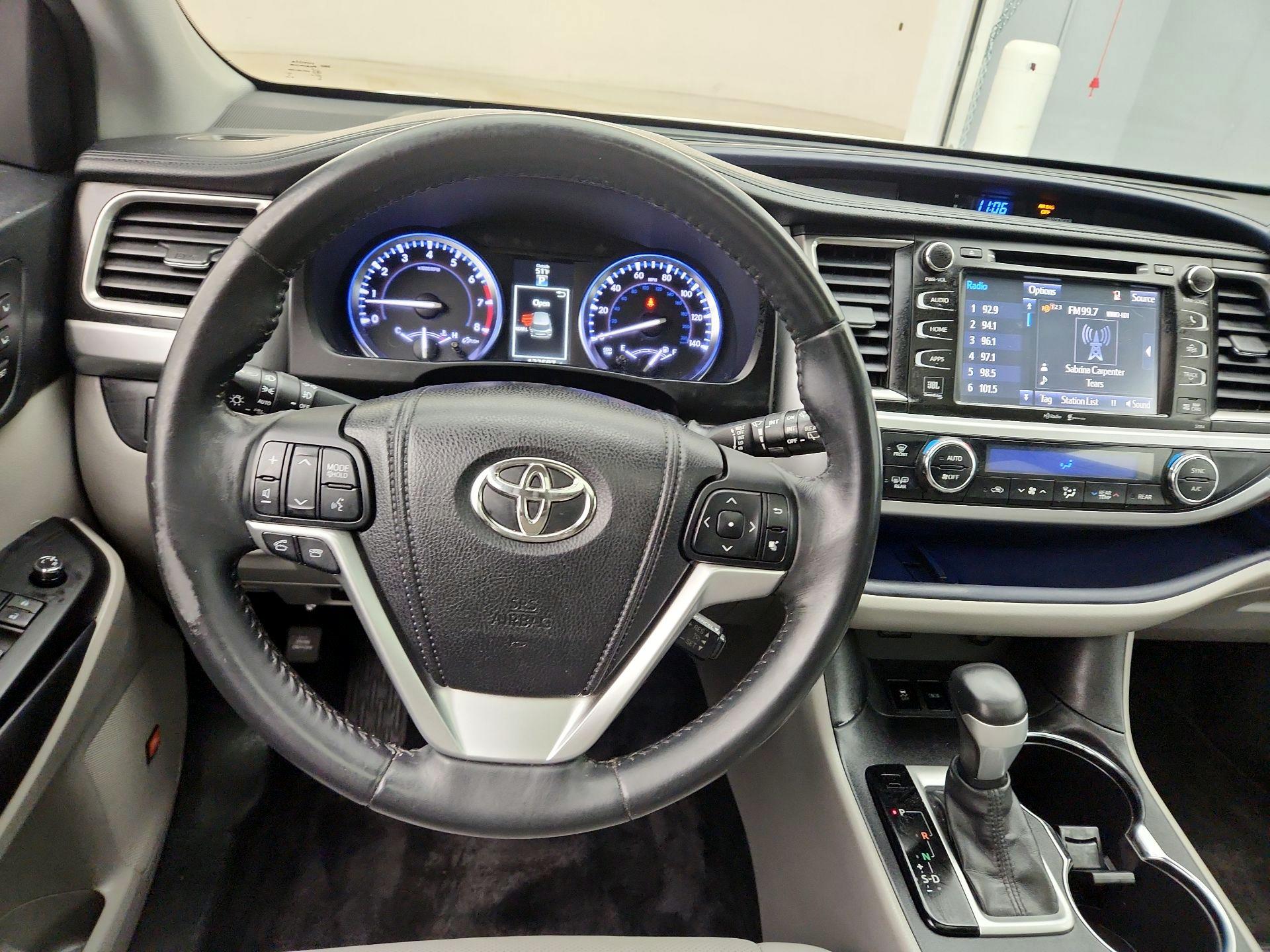 Thumbnail: 2014 Toyota Highlander - 10