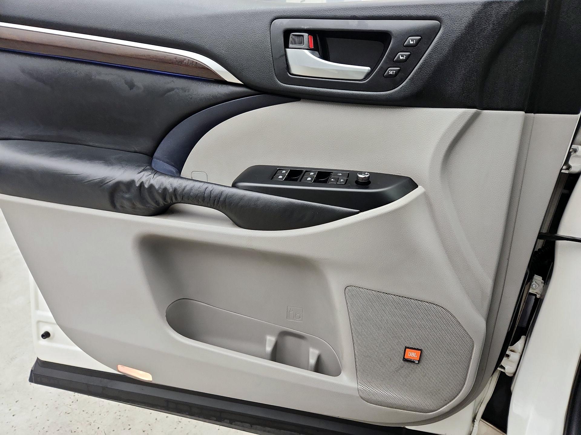 Thumbnail: 2014 Toyota Highlander - 12