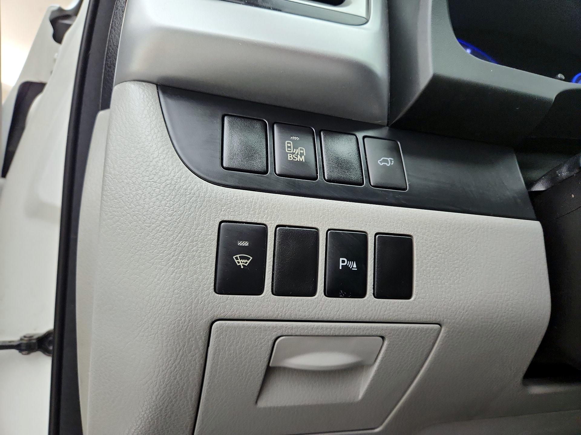 Thumbnail: 2014 Toyota Highlander - 13