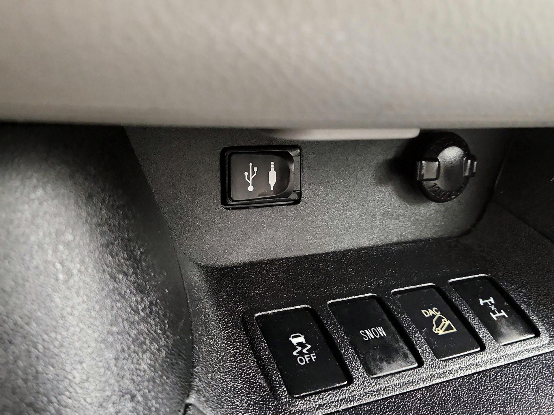 Thumbnail: 2014 Toyota Highlander - 18