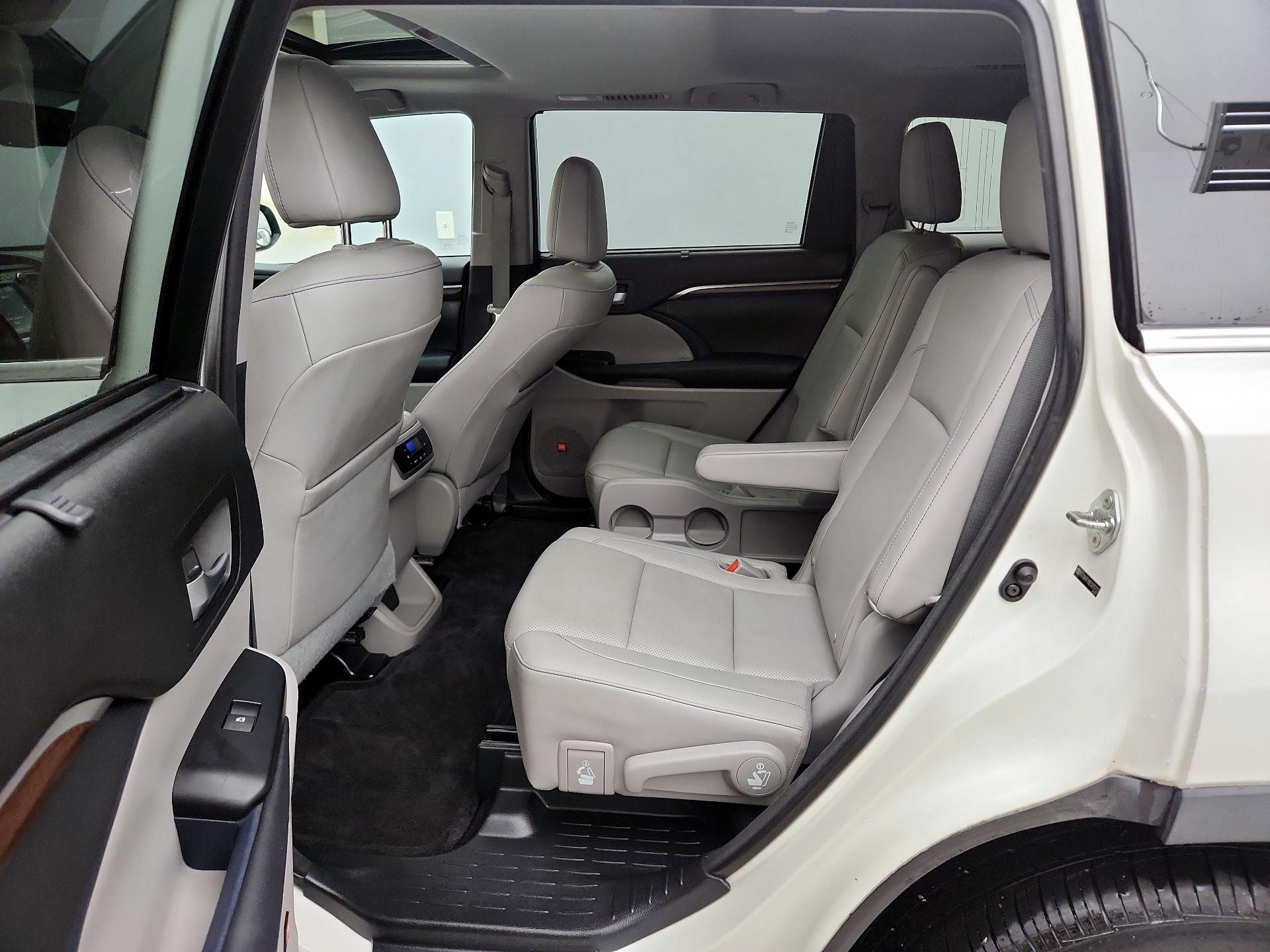 Thumbnail: 2014 Toyota Highlander - 20