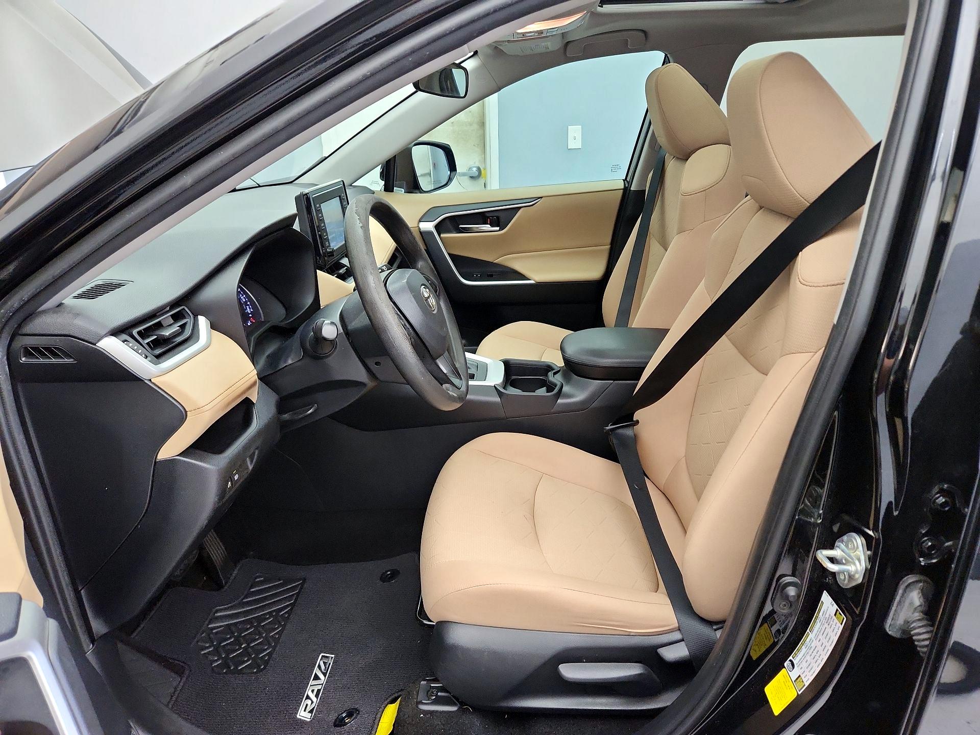 Thumbnail: 2019 Toyota RAV4 - 11