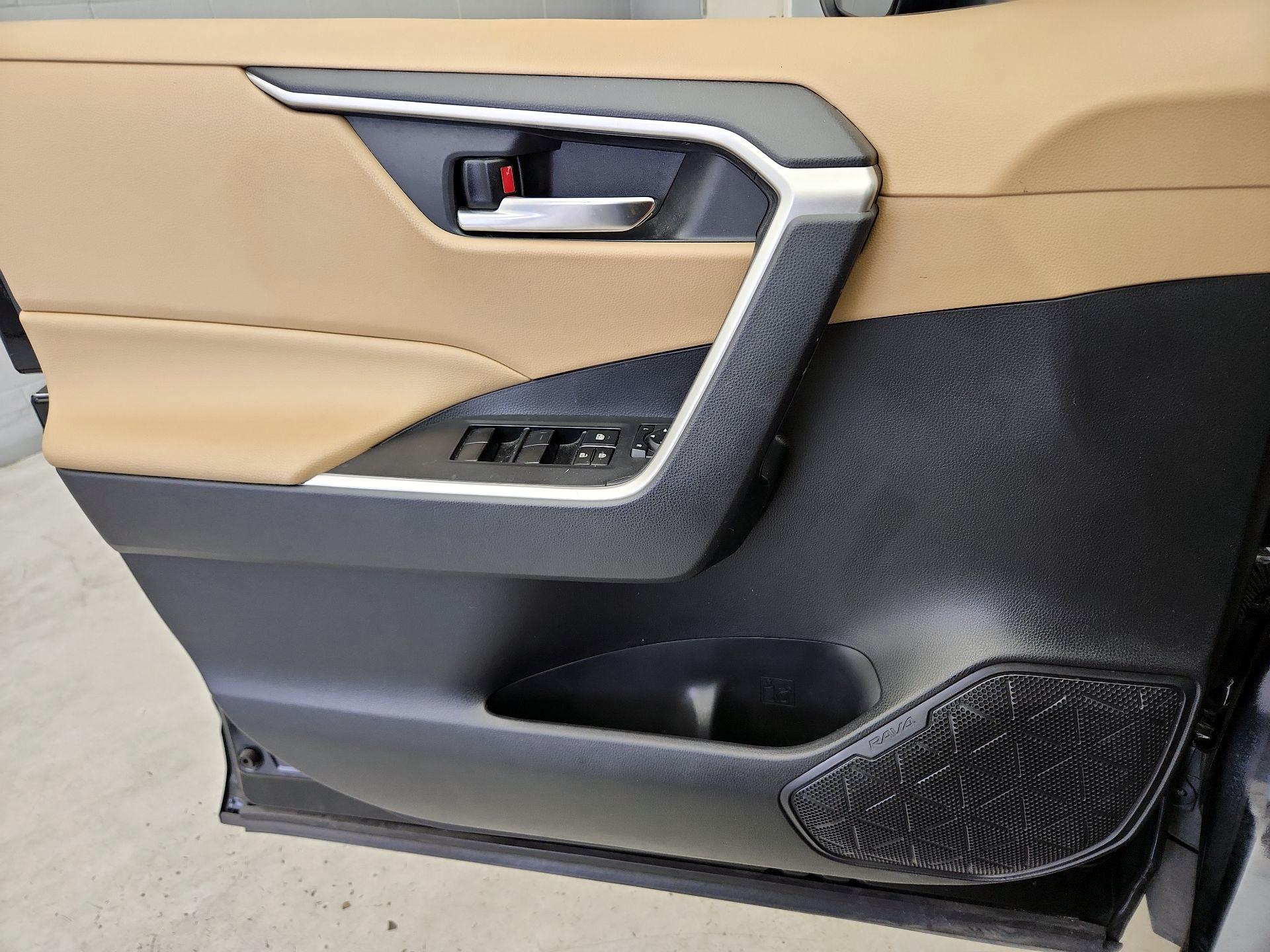 Thumbnail: 2019 Toyota RAV4 - 12