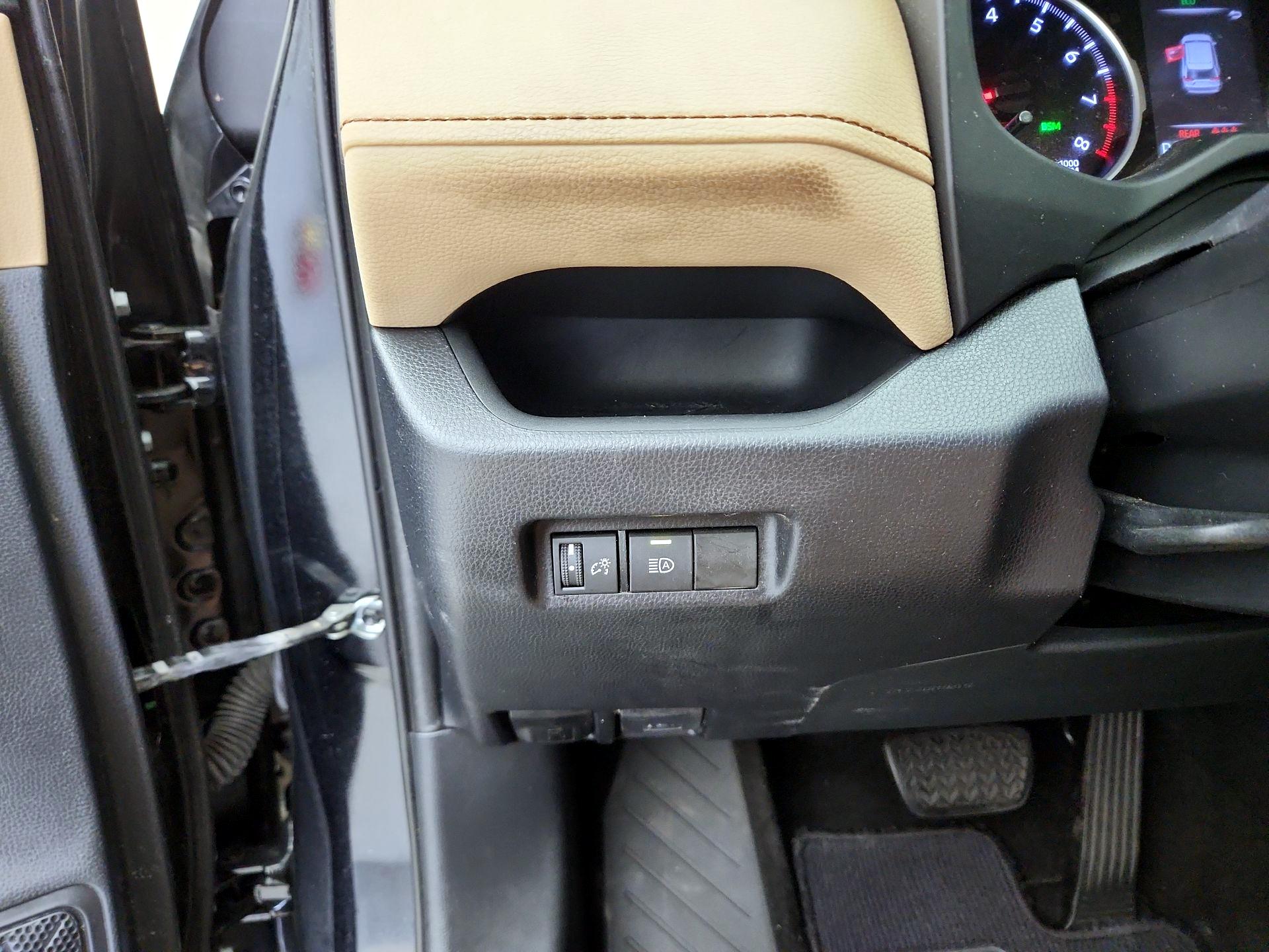 Thumbnail: 2019 Toyota RAV4 - 13