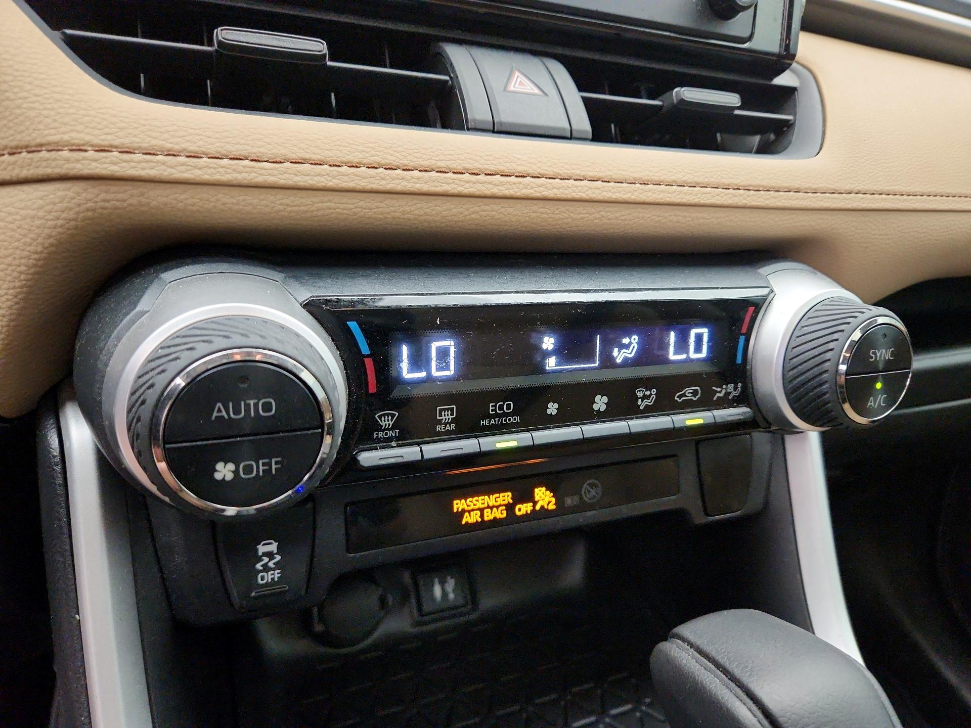 Thumbnail: 2019 Toyota RAV4 - 16