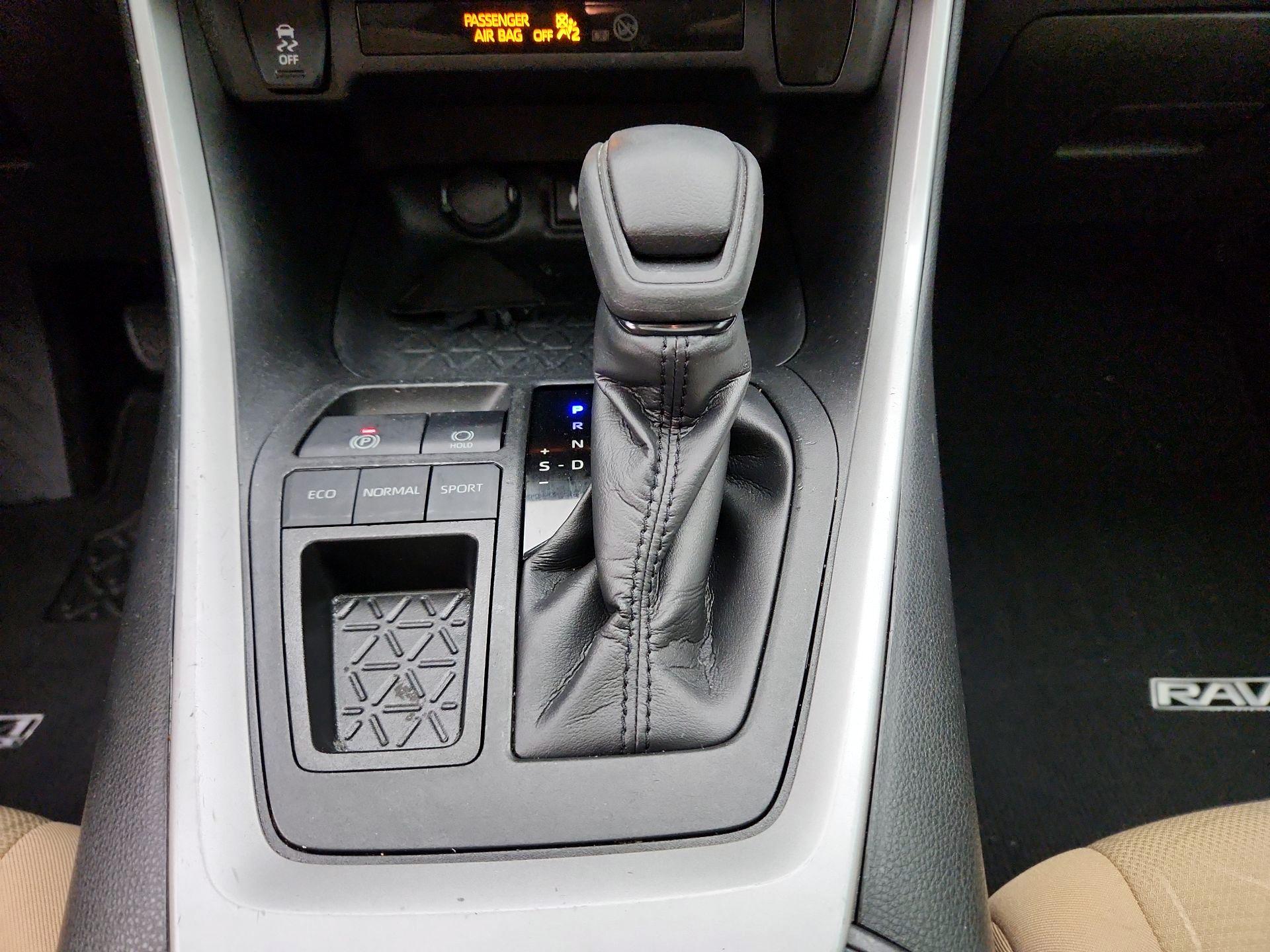 Thumbnail: 2019 Toyota RAV4 - 17