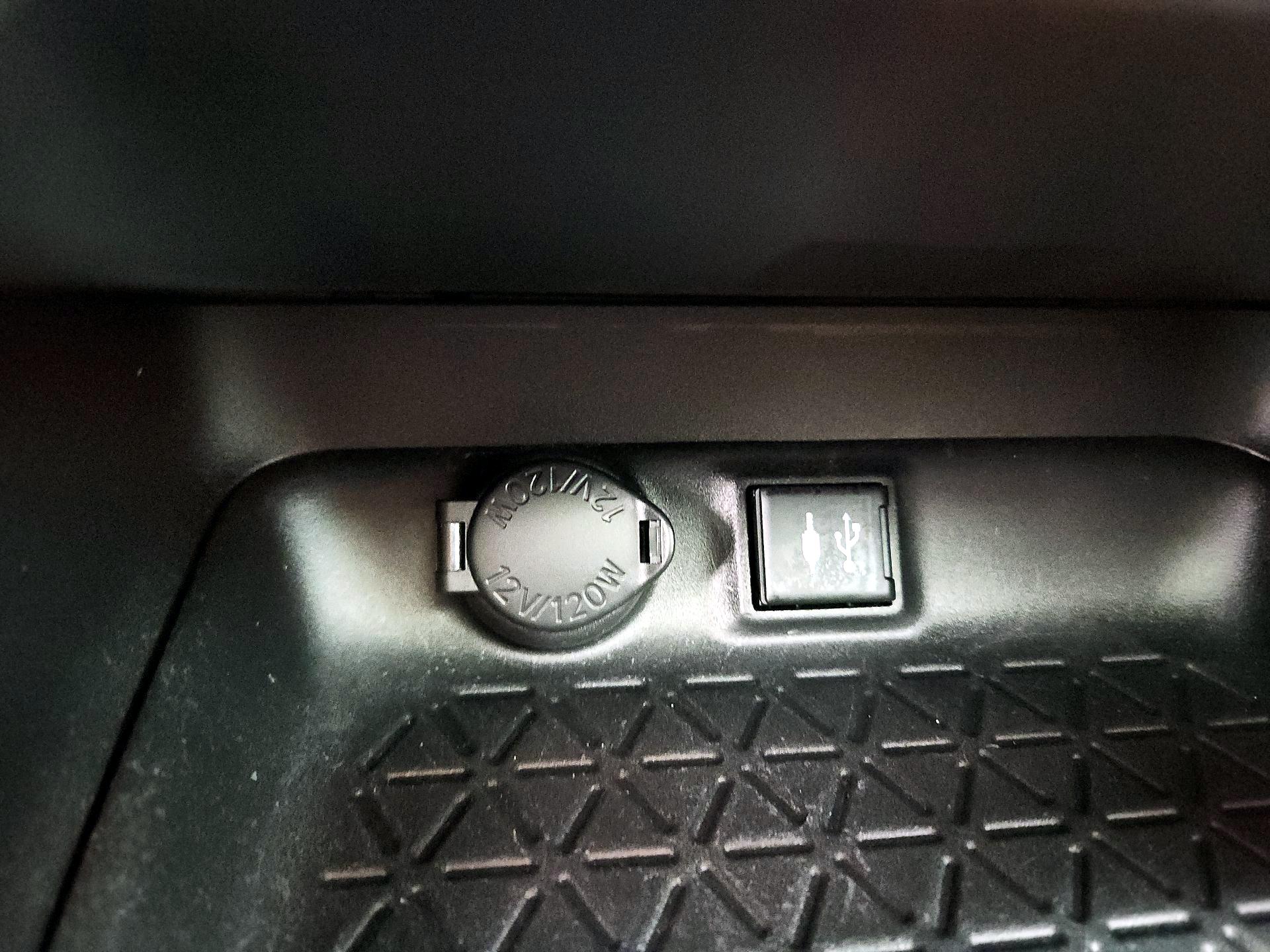 Thumbnail: 2019 Toyota RAV4 - 18