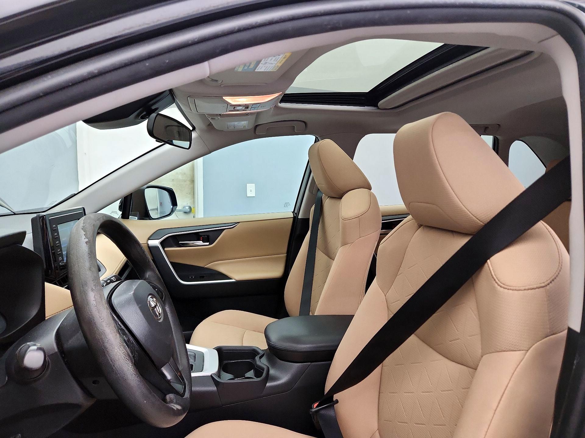 Thumbnail: 2019 Toyota RAV4 - 19