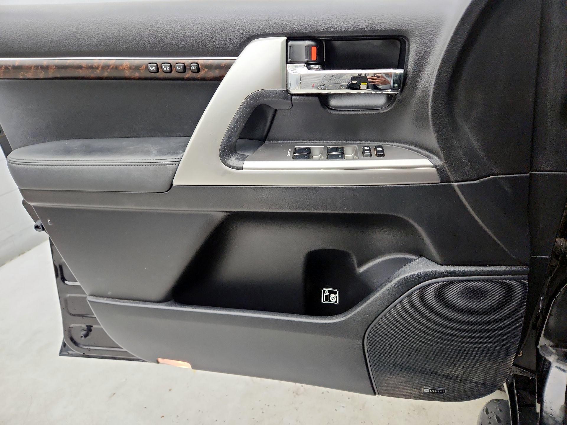 Thumbnail: 2014 Toyota Land Cruiser - 12