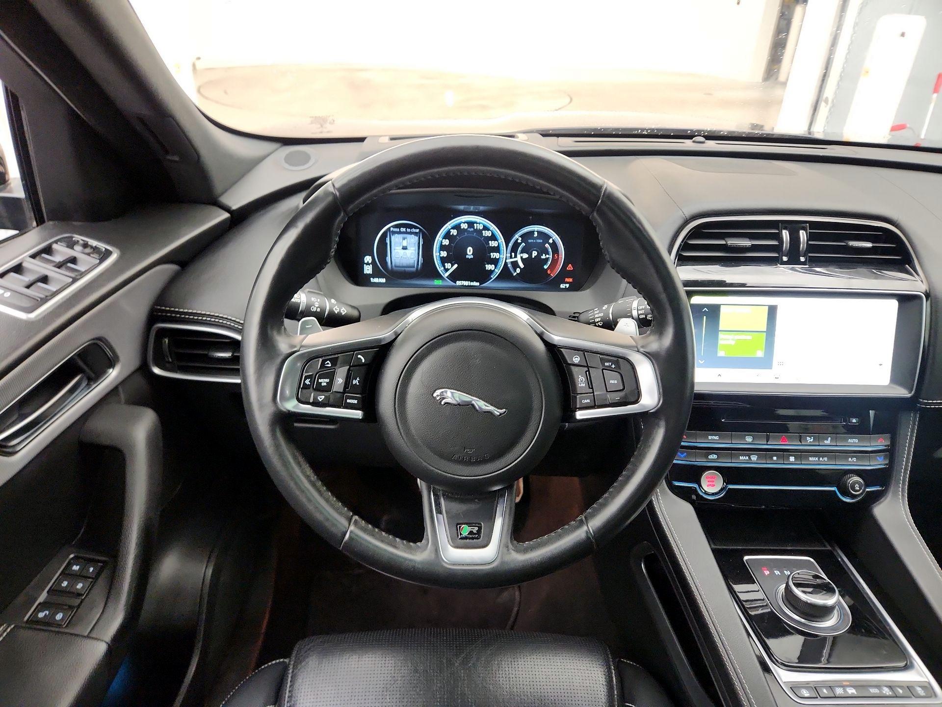 Thumbnail: 2018 Jaguar F-Pace - 10