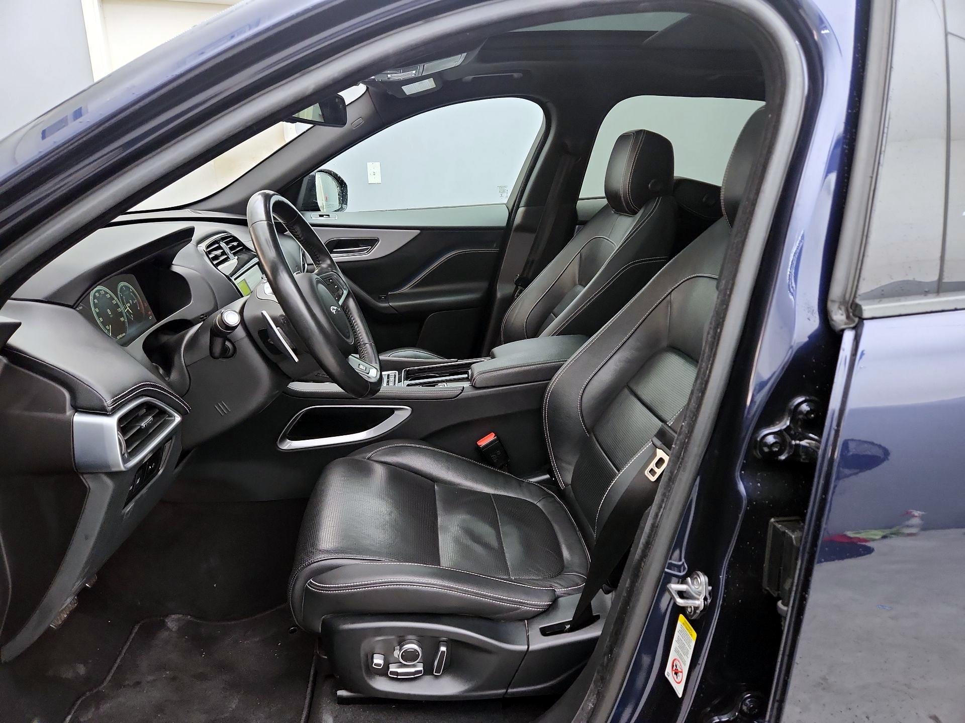 Thumbnail: 2018 Jaguar F-Pace - 11