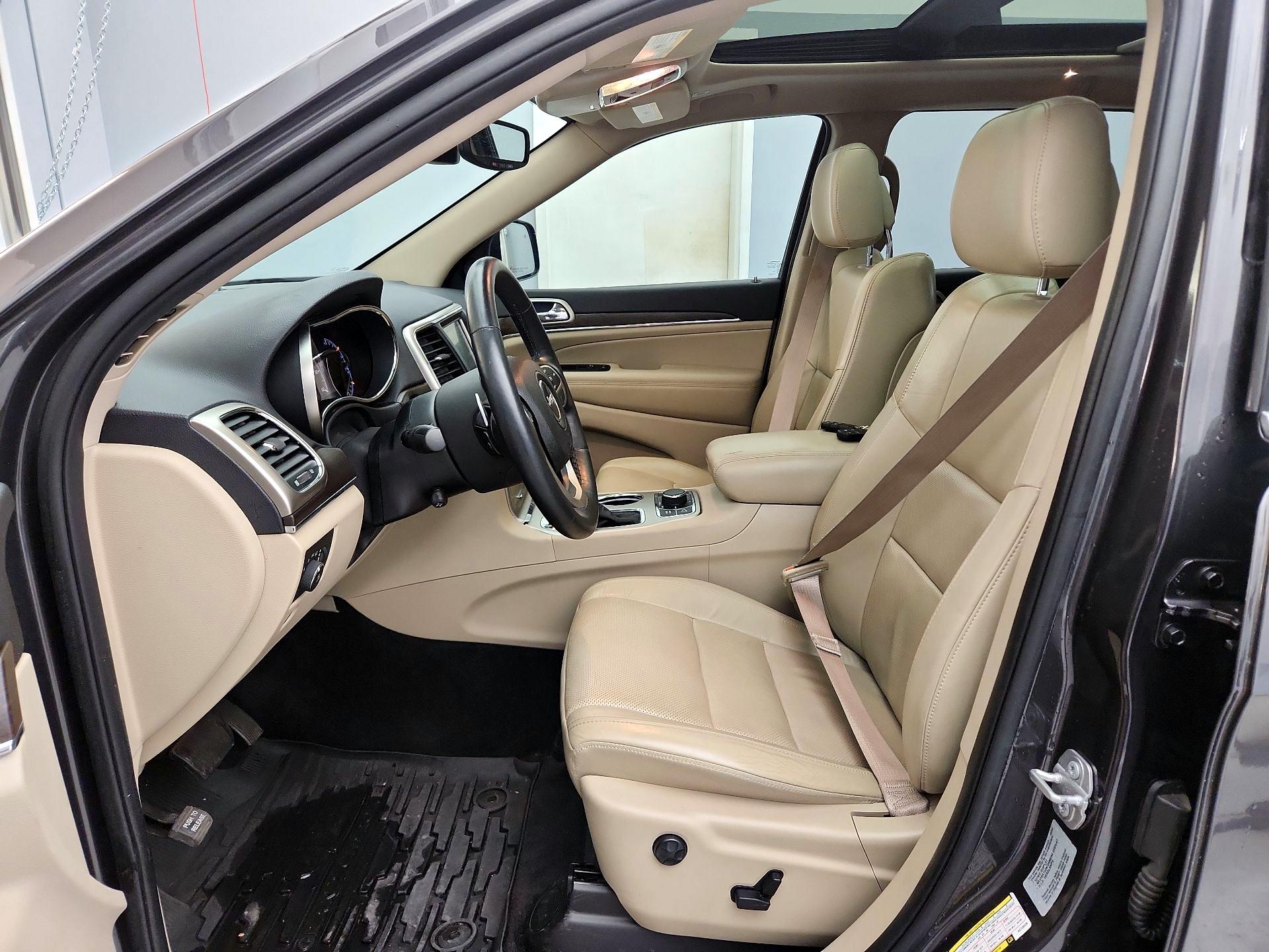 Thumbnail: 2017 Jeep Grand Cherokee - 11