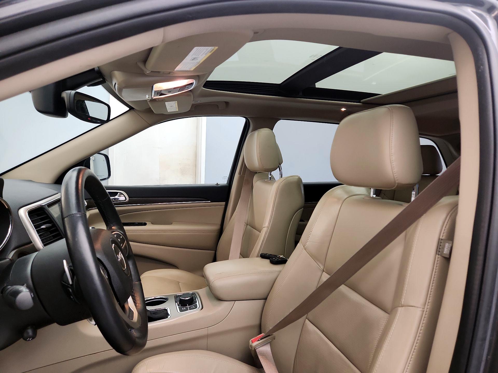 Thumbnail: 2017 Jeep Grand Cherokee - 20