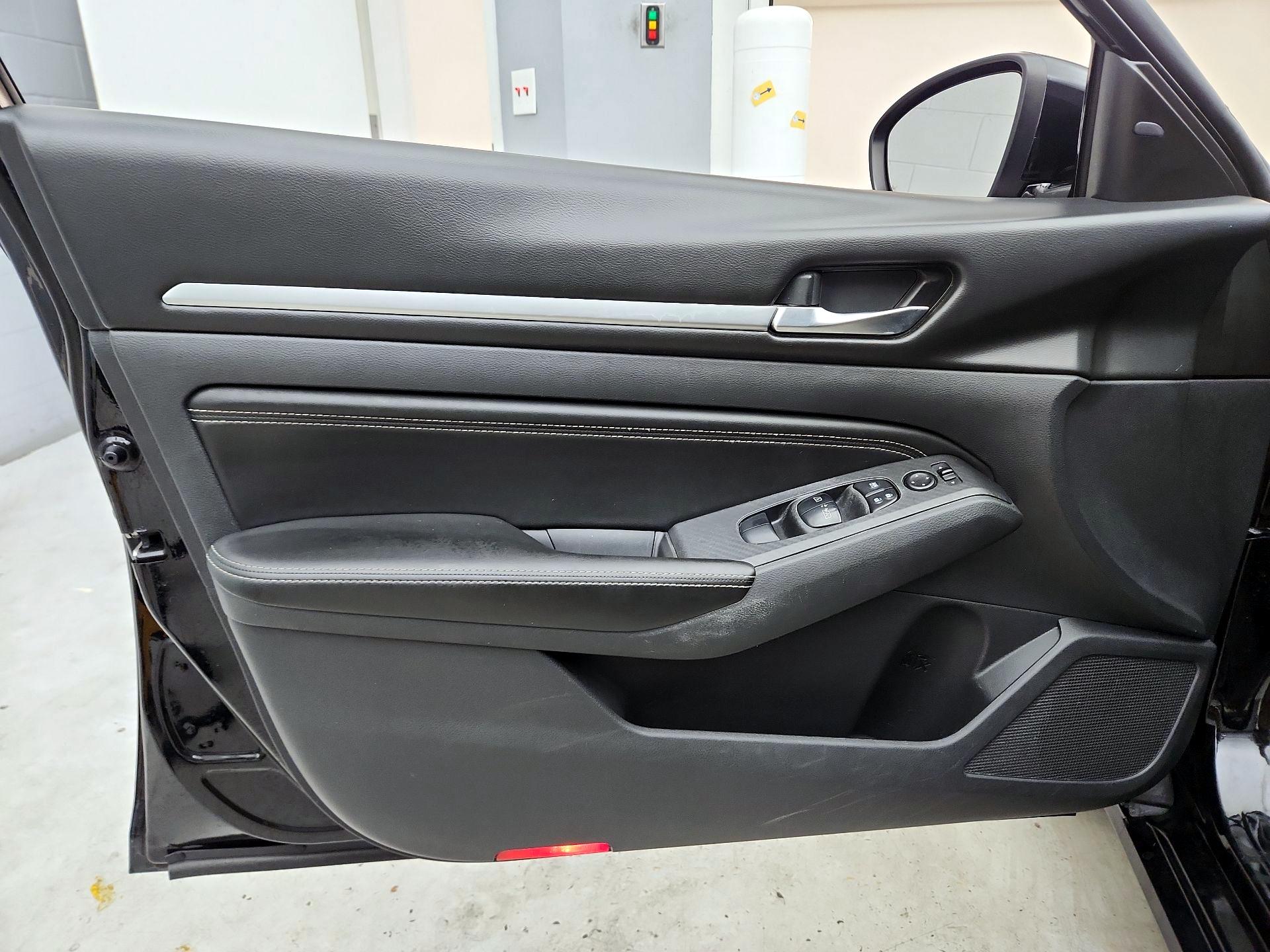 Thumbnail: 2019 Nissan Altima - 12