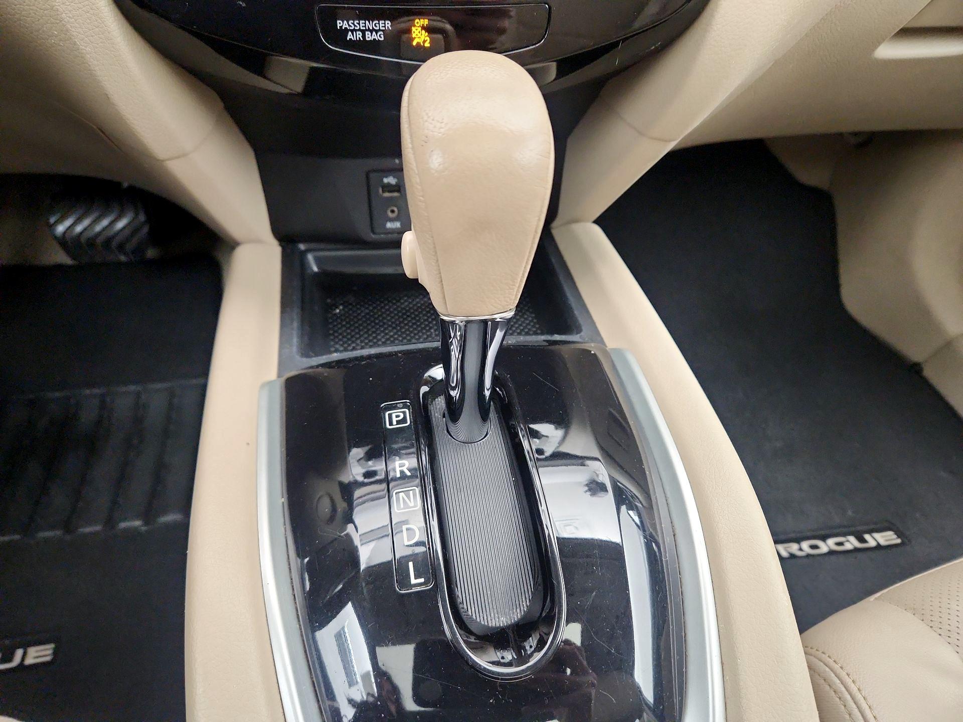 Thumbnail: 2015 Nissan Rogue - 18