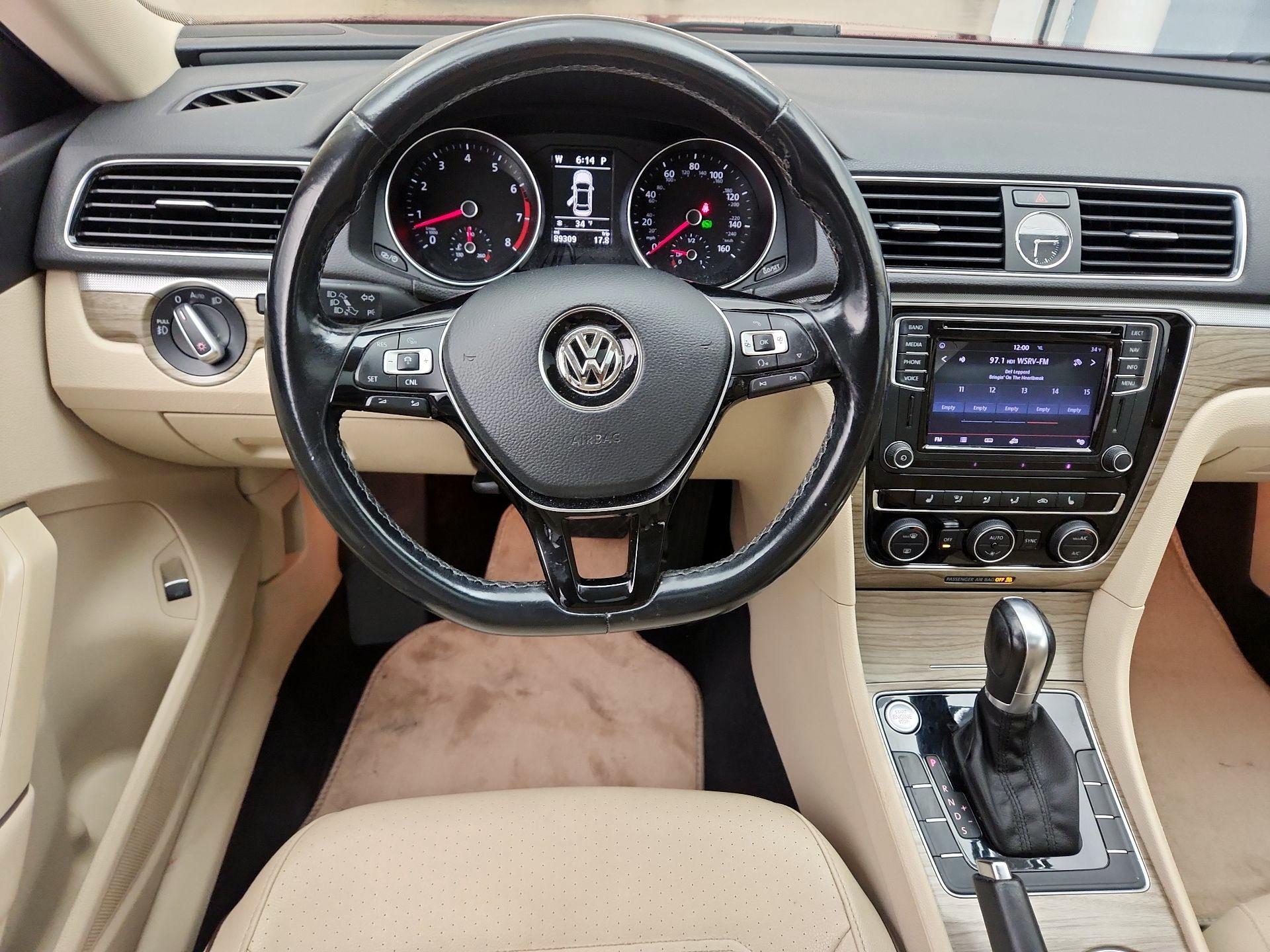 Thumbnail: 2016 Volkswagen Passat - 10