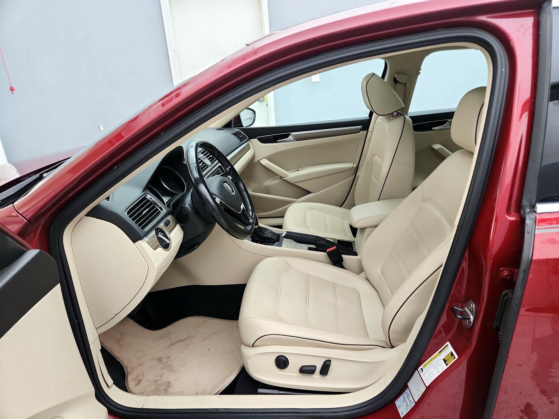 Thumbnail: 2016 Volkswagen Passat - 11