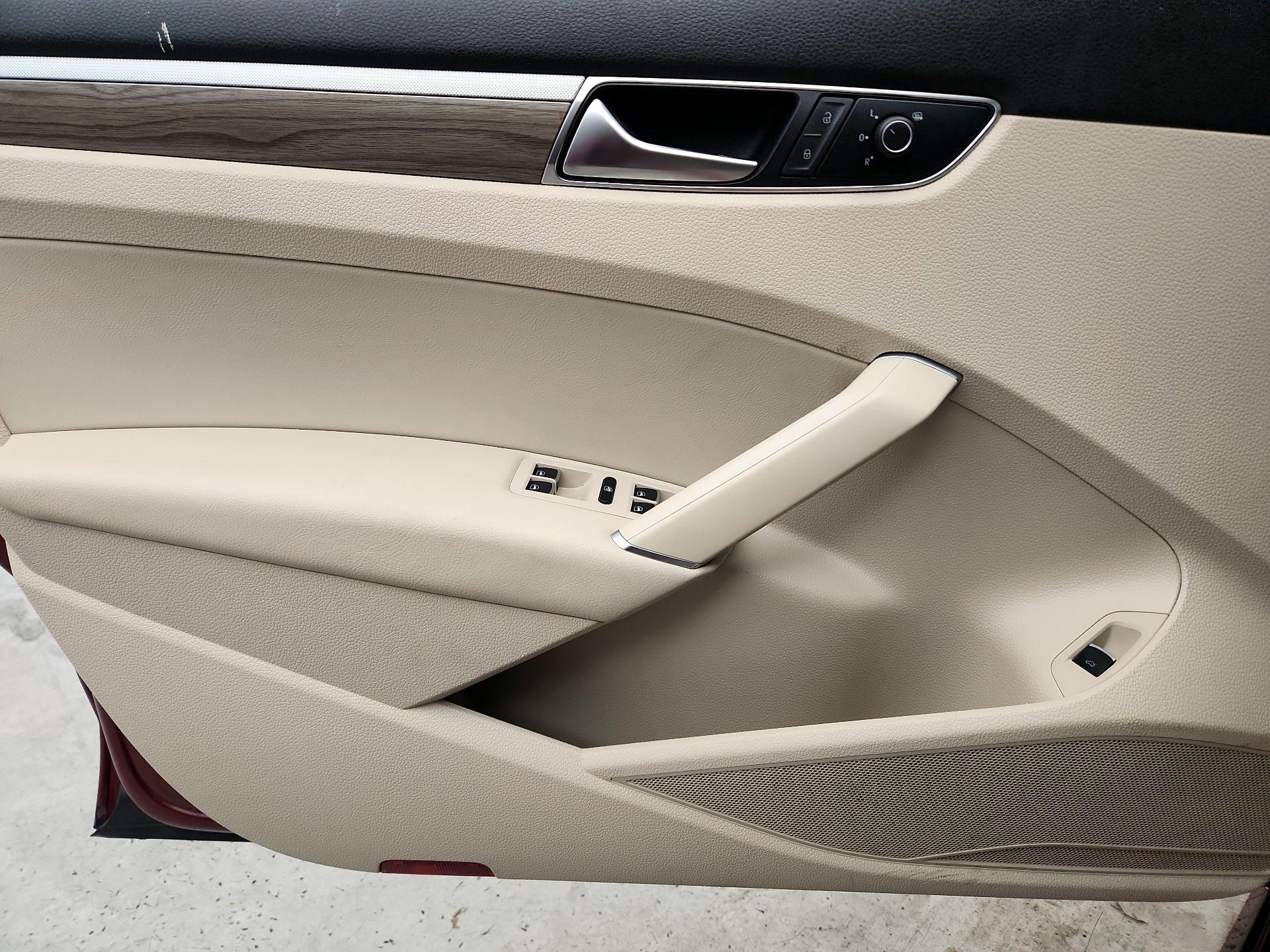 Thumbnail: 2016 Volkswagen Passat - 12