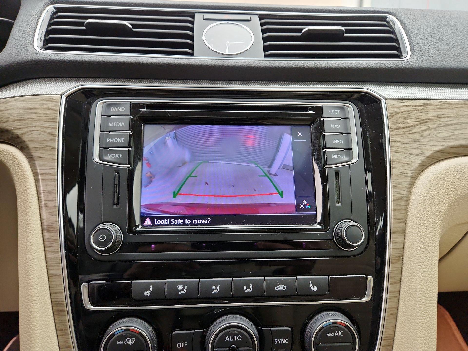 Thumbnail: 2016 Volkswagen Passat - 14