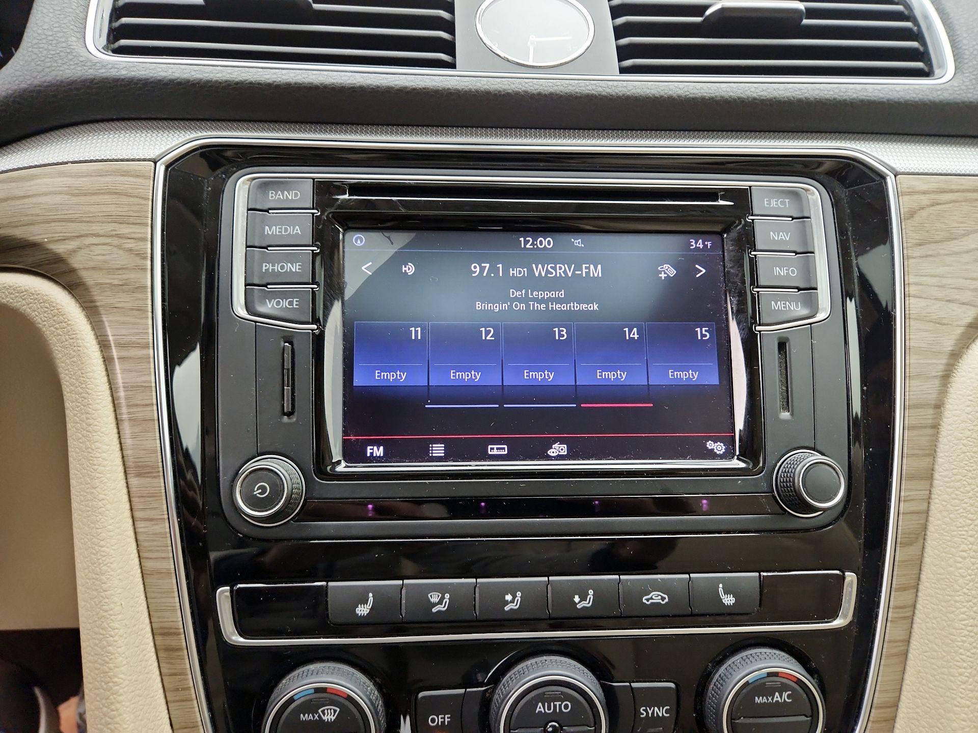 Thumbnail: 2016 Volkswagen Passat - 15