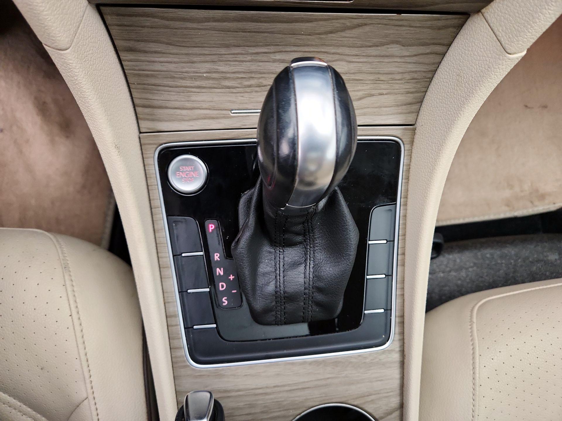 Thumbnail: 2016 Volkswagen Passat - 17