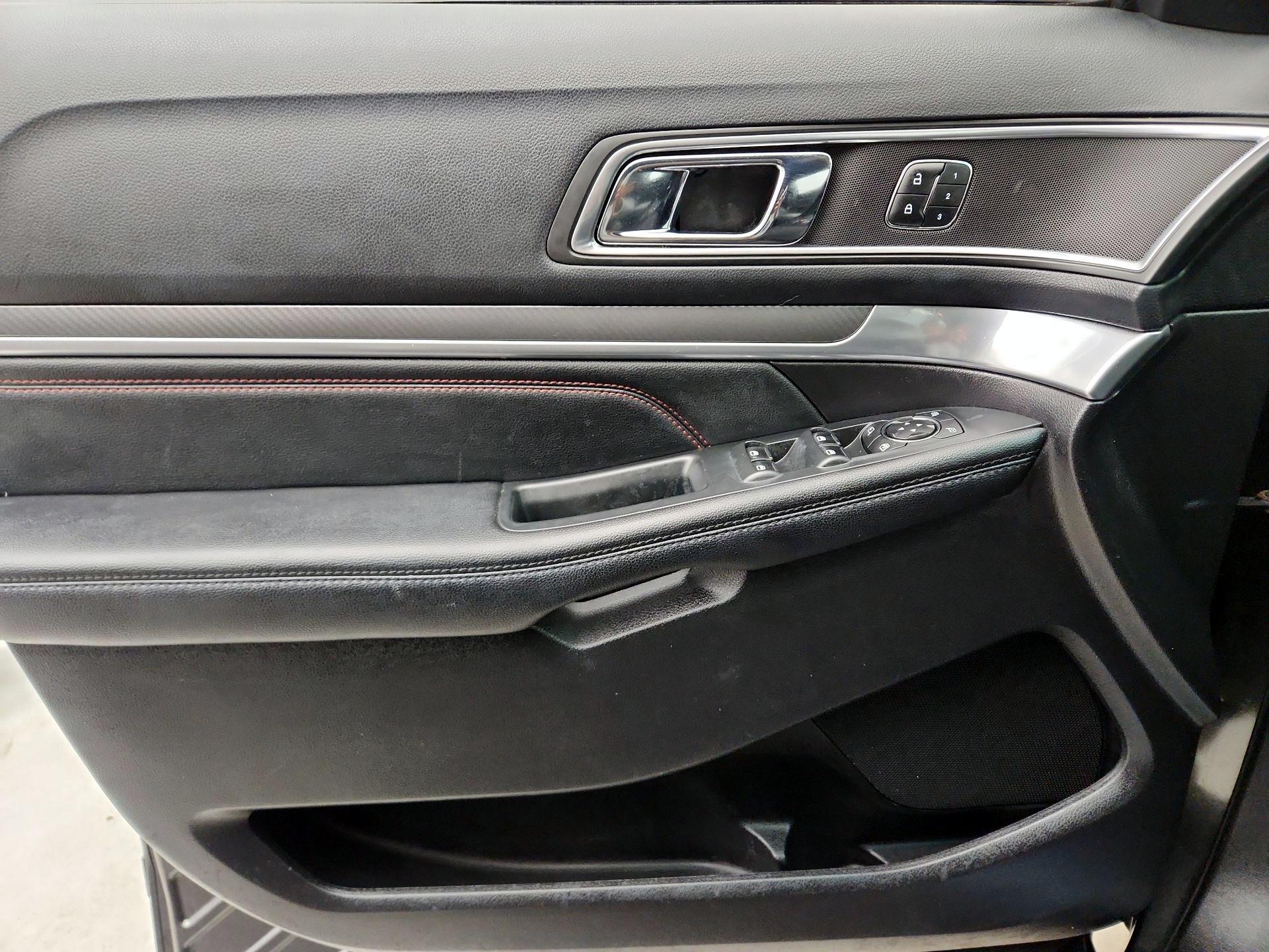 Thumbnail: 2016 Ford Explorer - 12