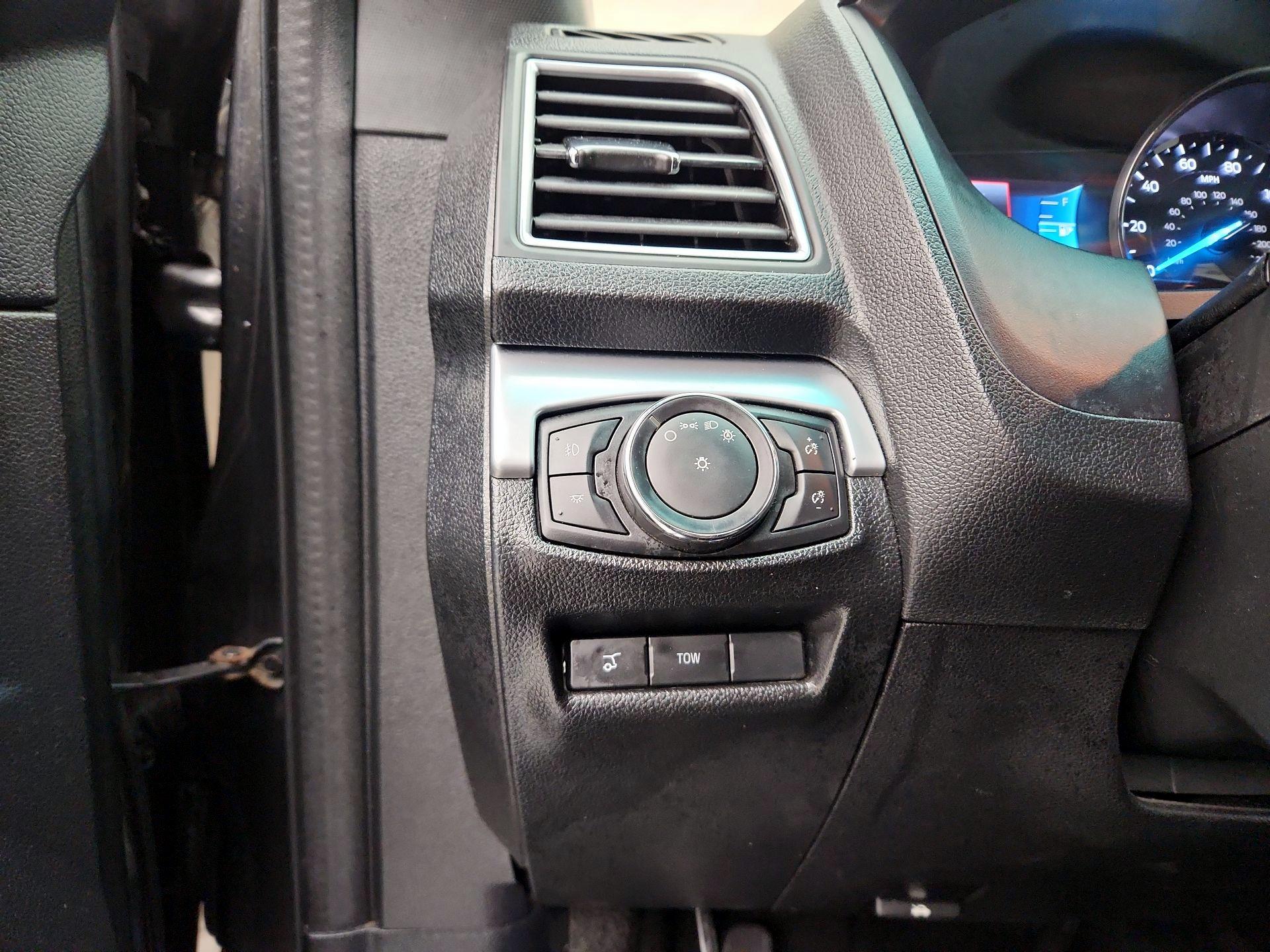 Thumbnail: 2016 Ford Explorer - 13