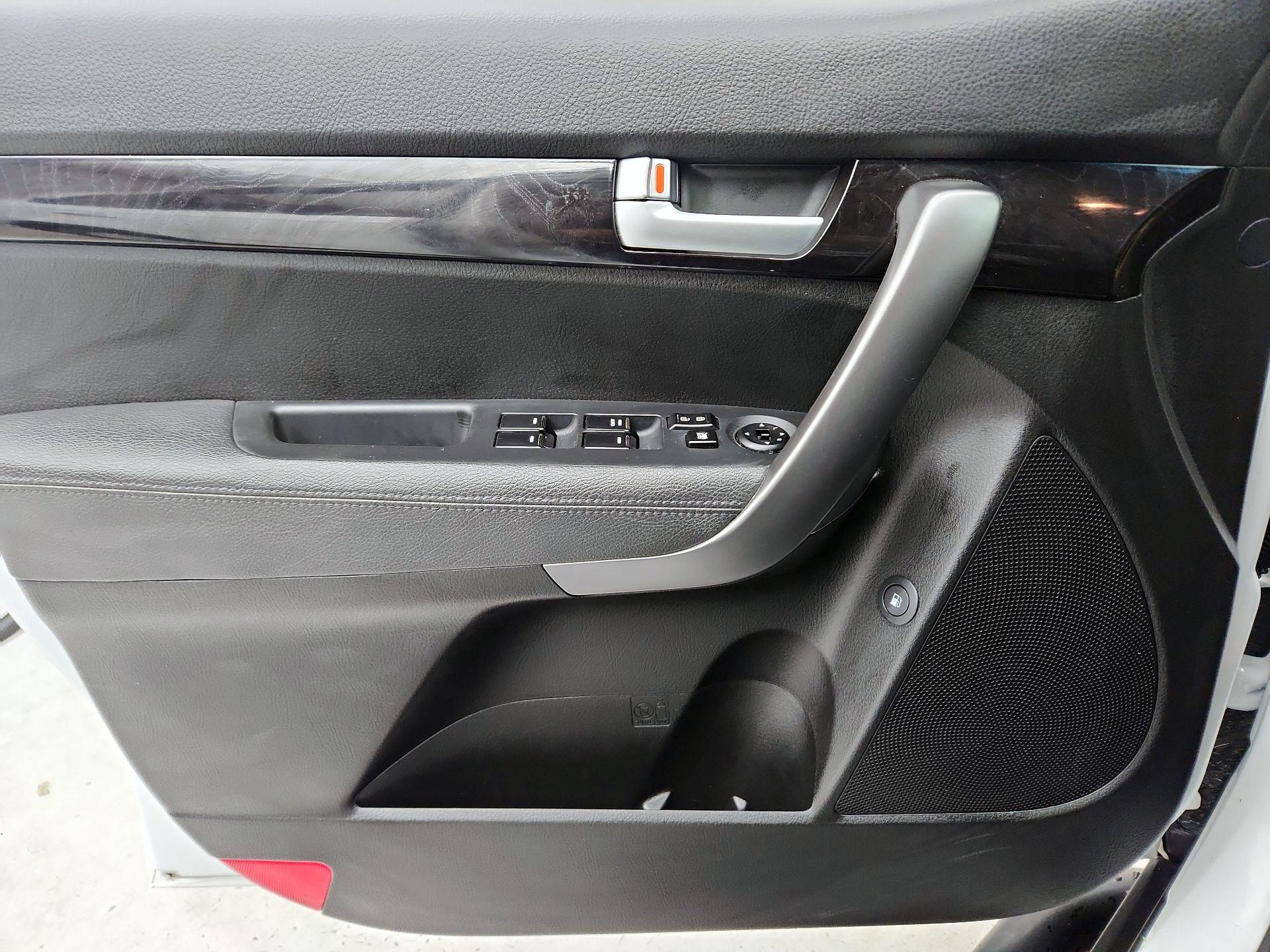 Thumbnail: 2015 Kia Sorento - 12