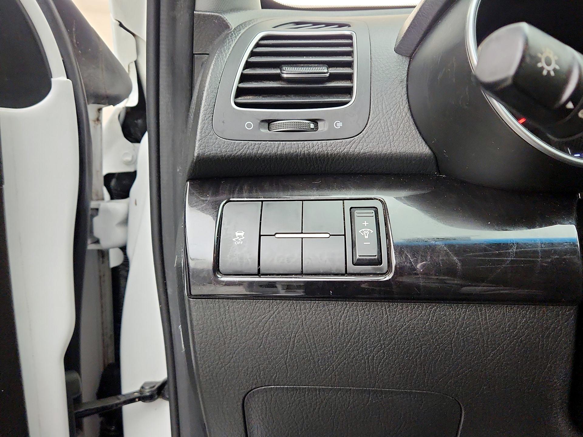 Thumbnail: 2015 Kia Sorento - 13