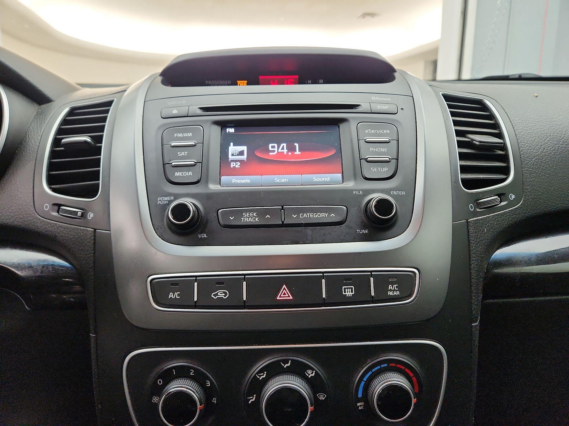 Thumbnail: 2015 Kia Sorento - 15