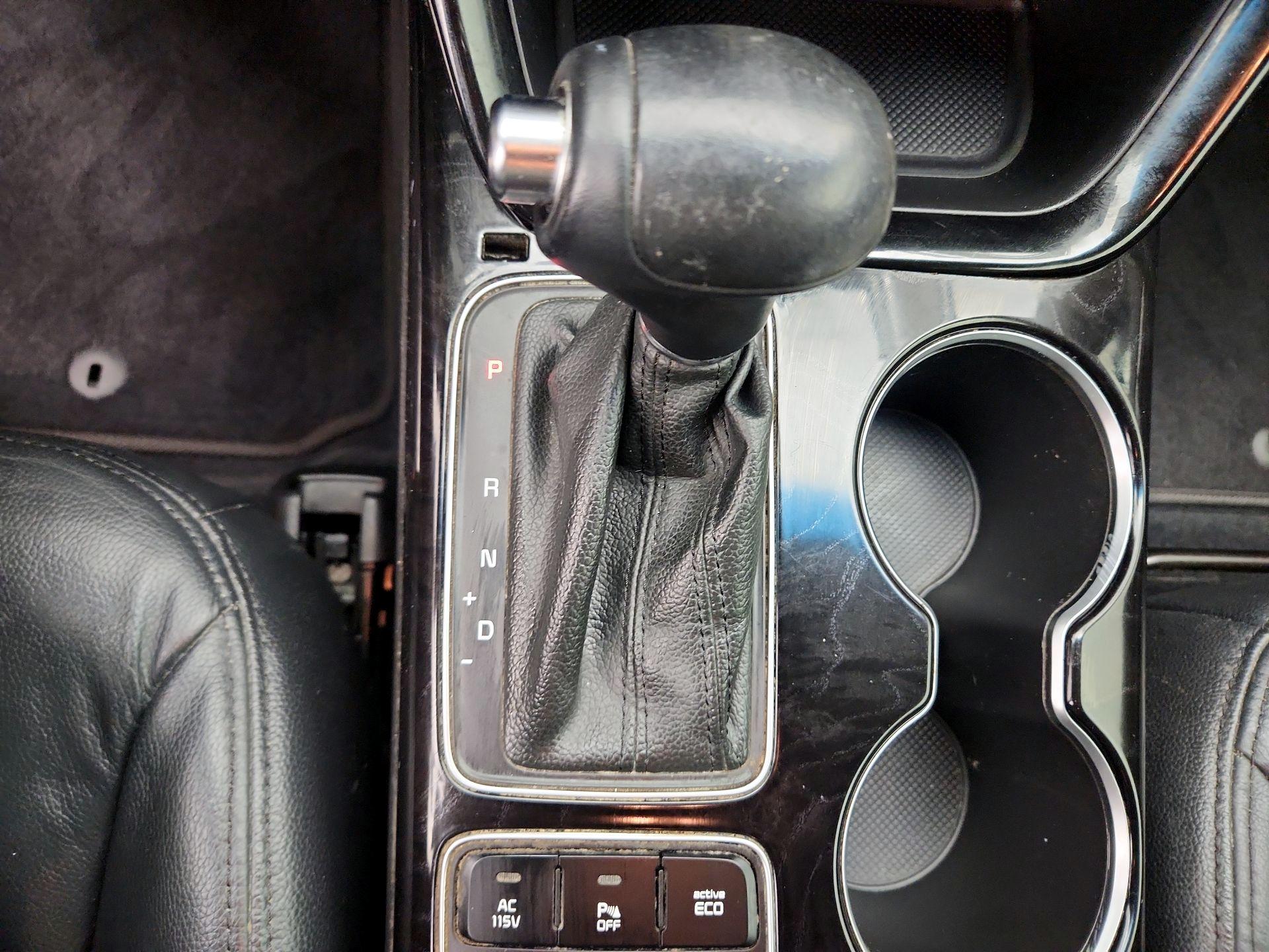 Thumbnail: 2015 Kia Sorento - 17