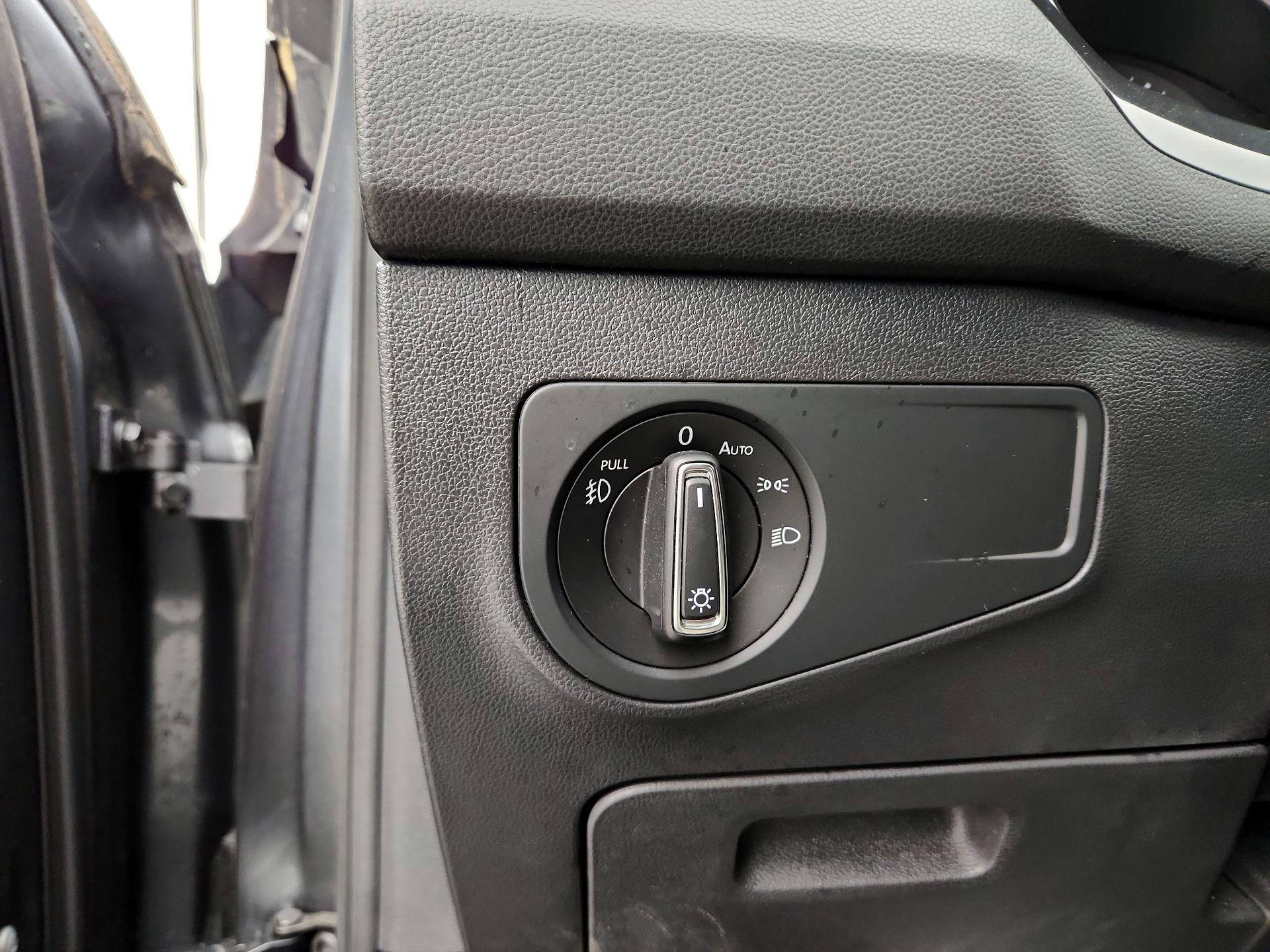 Thumbnail: 2018 Volkswagen Tiguan - 13