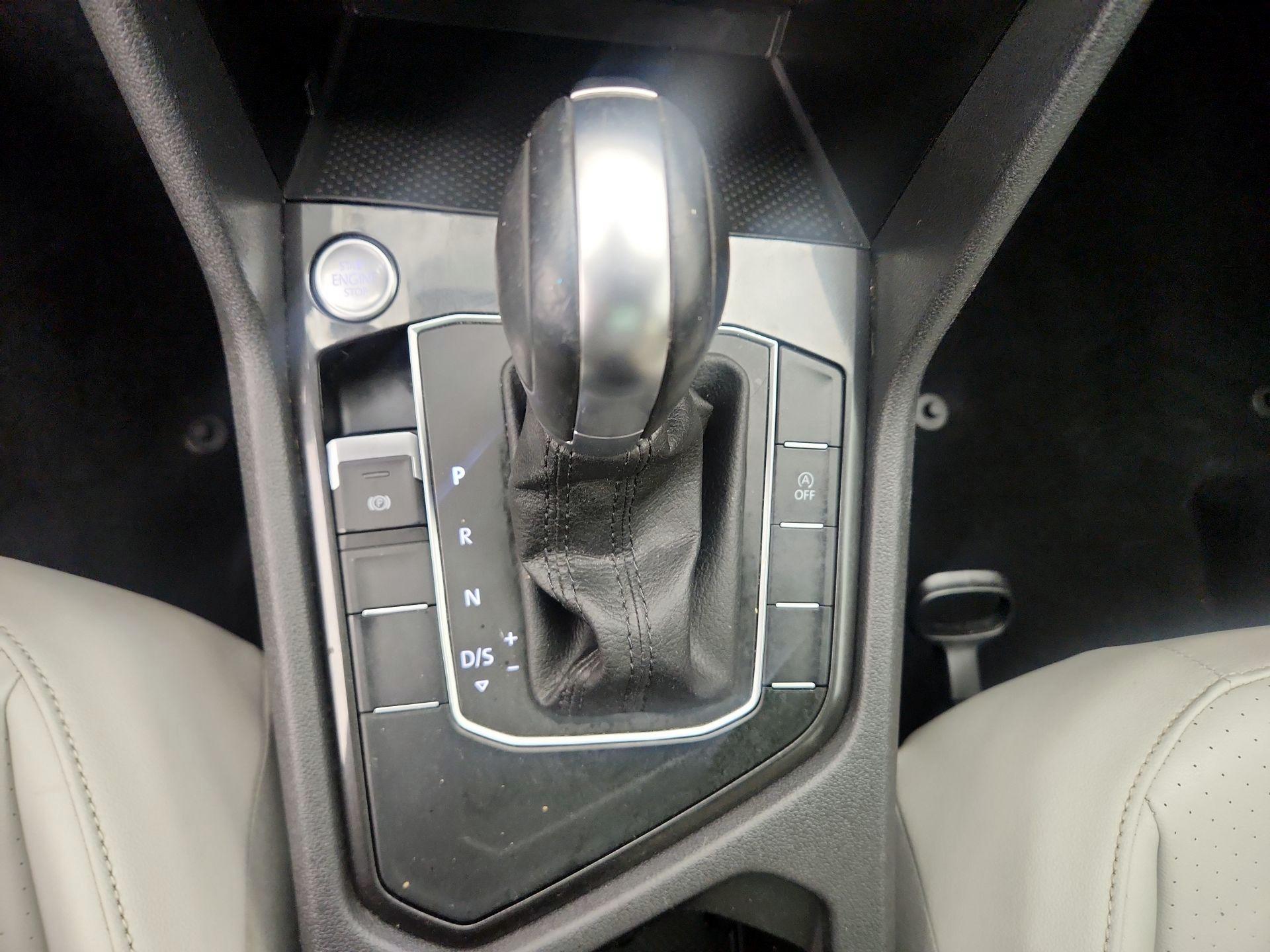 Thumbnail: 2018 Volkswagen Tiguan - 17