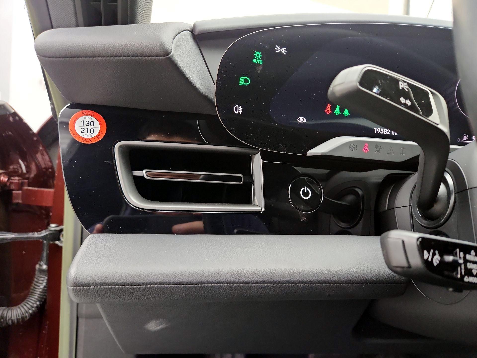 Thumbnail: 2022 Porsche Taycan - 13