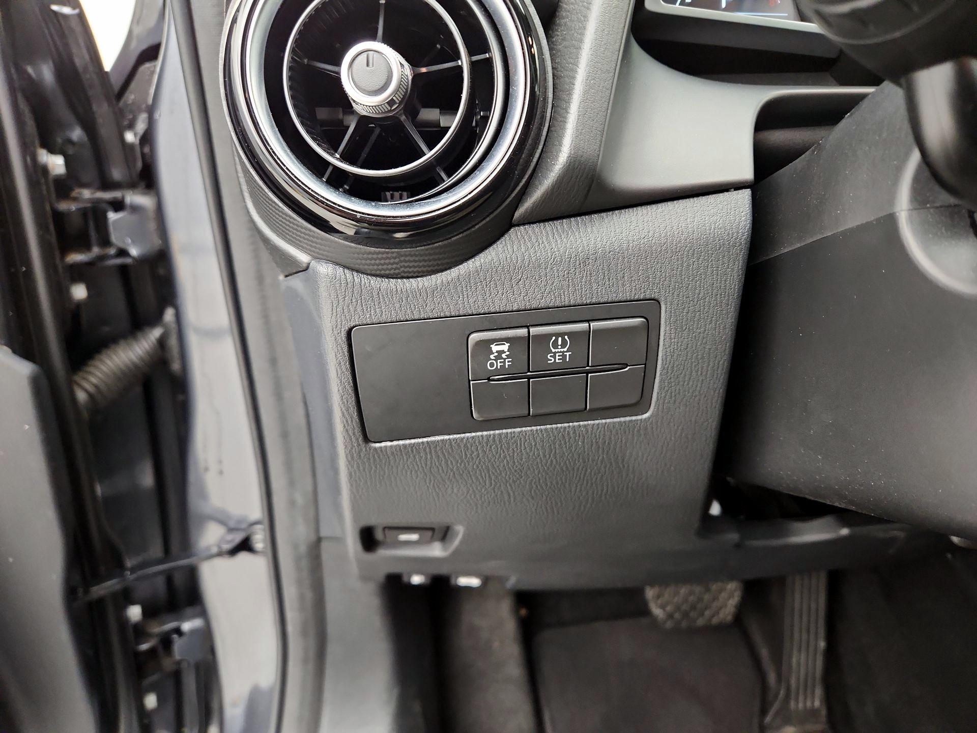 Thumbnail: 2019 Toyota Yaris - 13