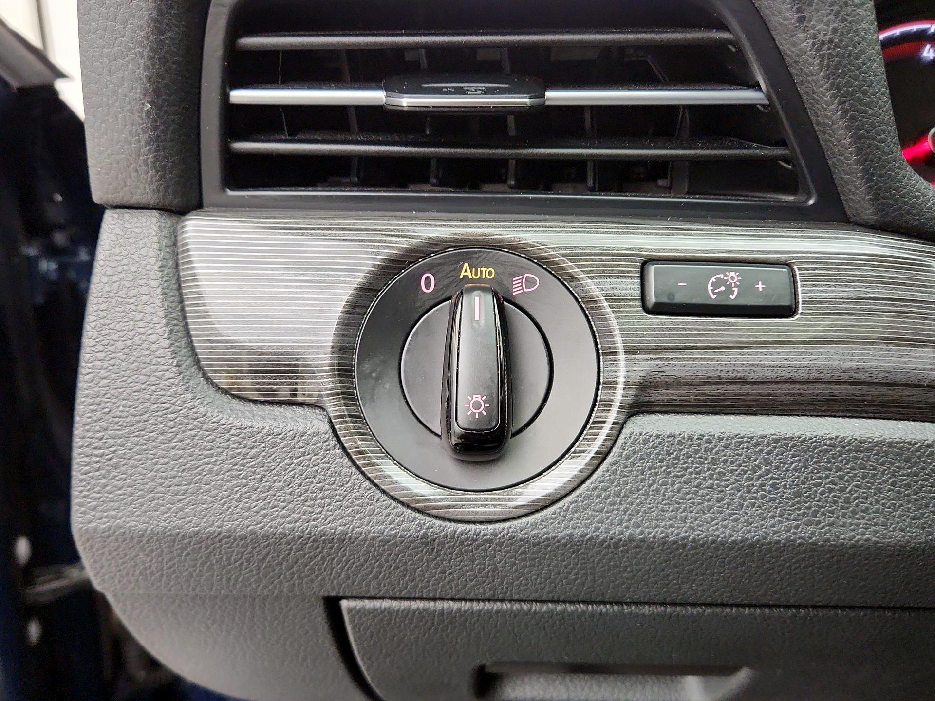 Thumbnail: 2020 Volkswagen Passat - 13