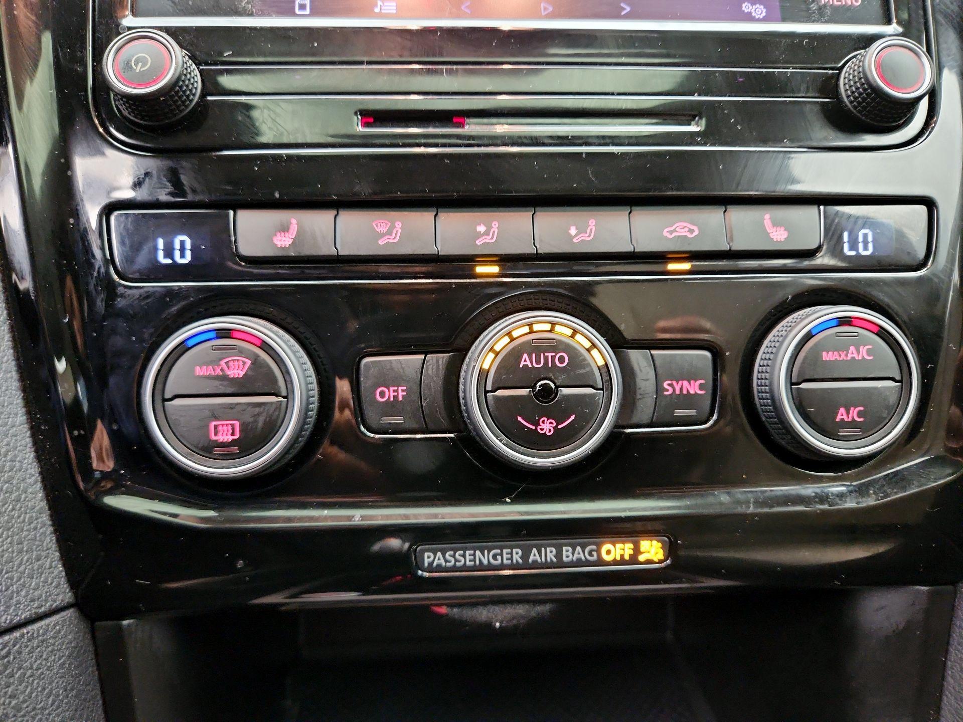 Thumbnail: 2020 Volkswagen Passat - 16