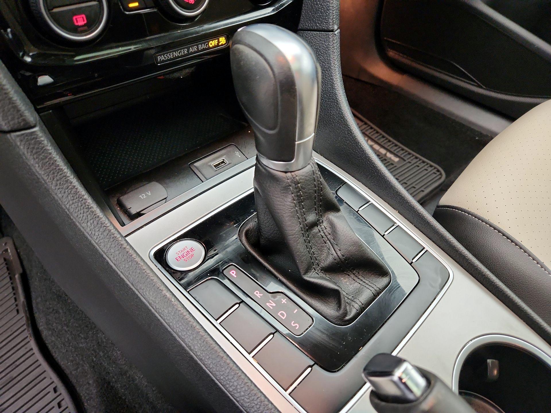 Thumbnail: 2020 Volkswagen Passat - 17