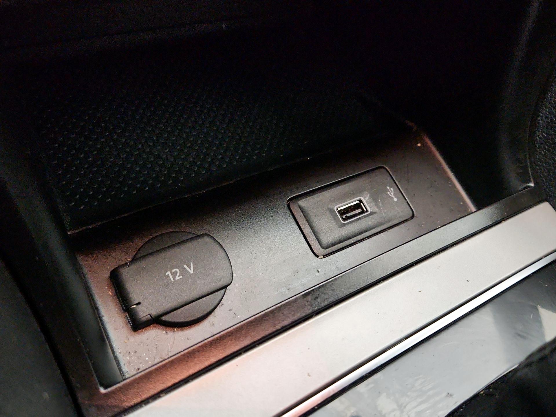 Thumbnail: 2020 Volkswagen Passat - 18