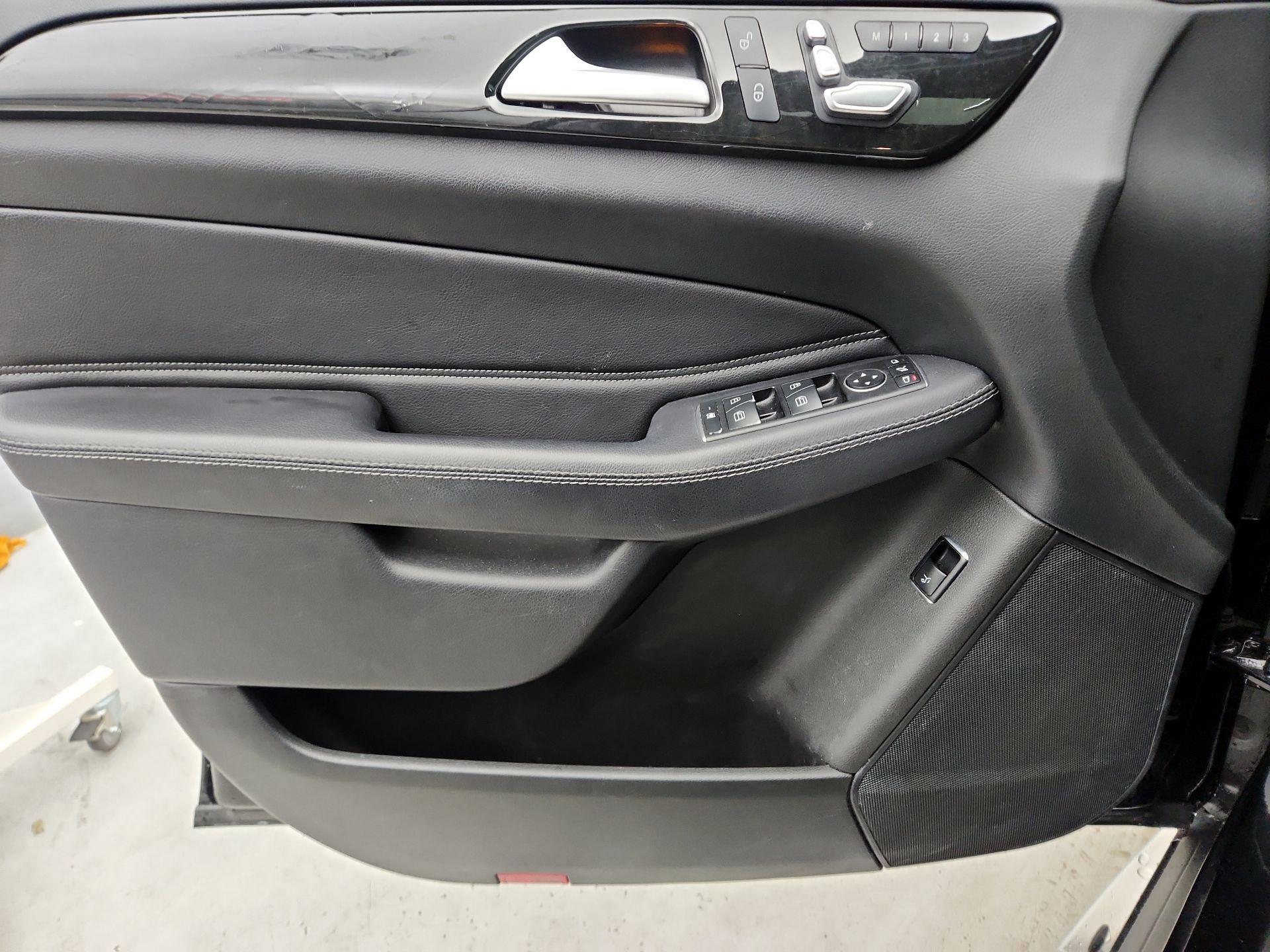 Thumbnail: 2017 Mercedes-Benz GLE - 12