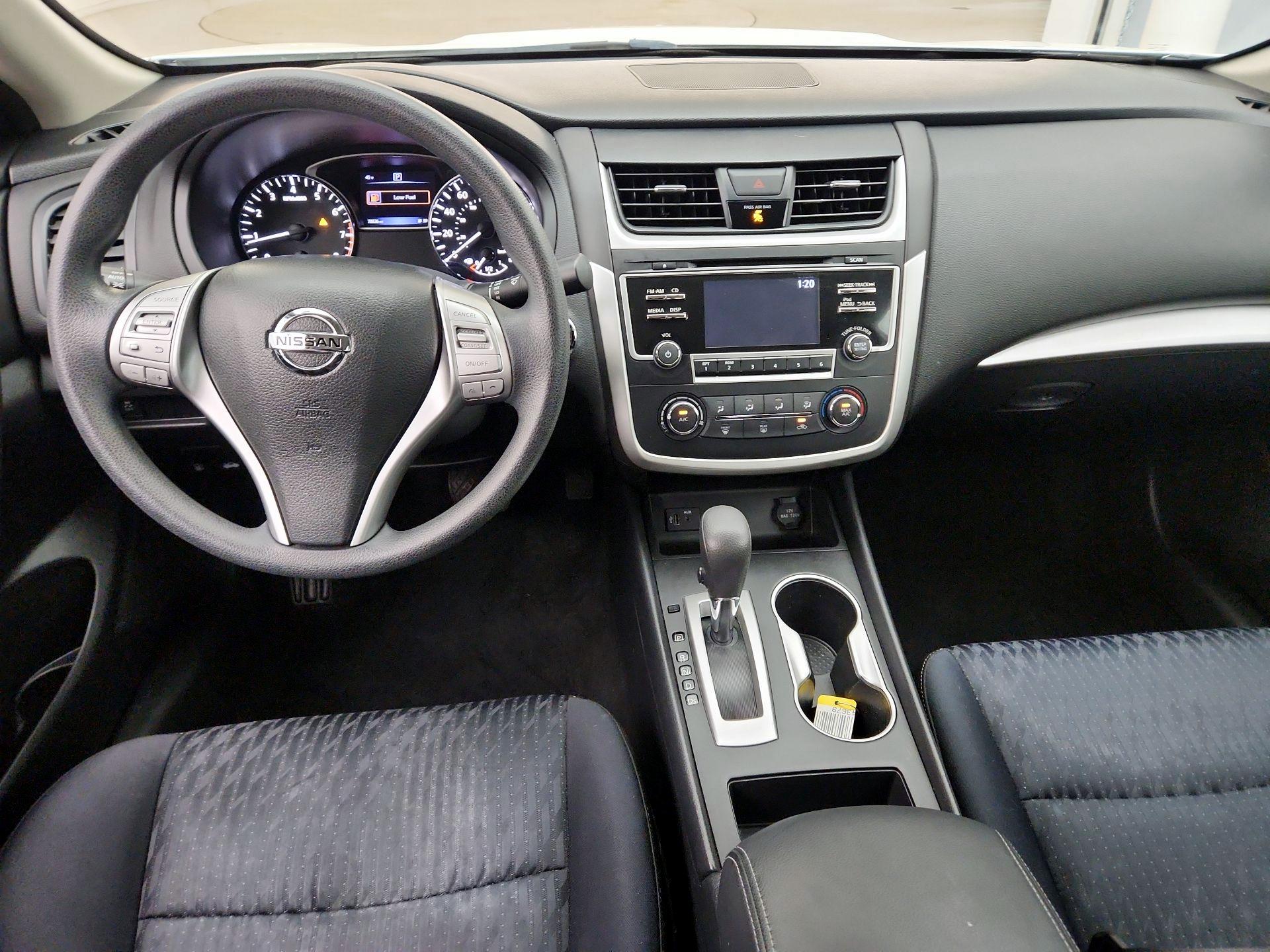 Thumbnail: 2017 Nissan Altima - 9