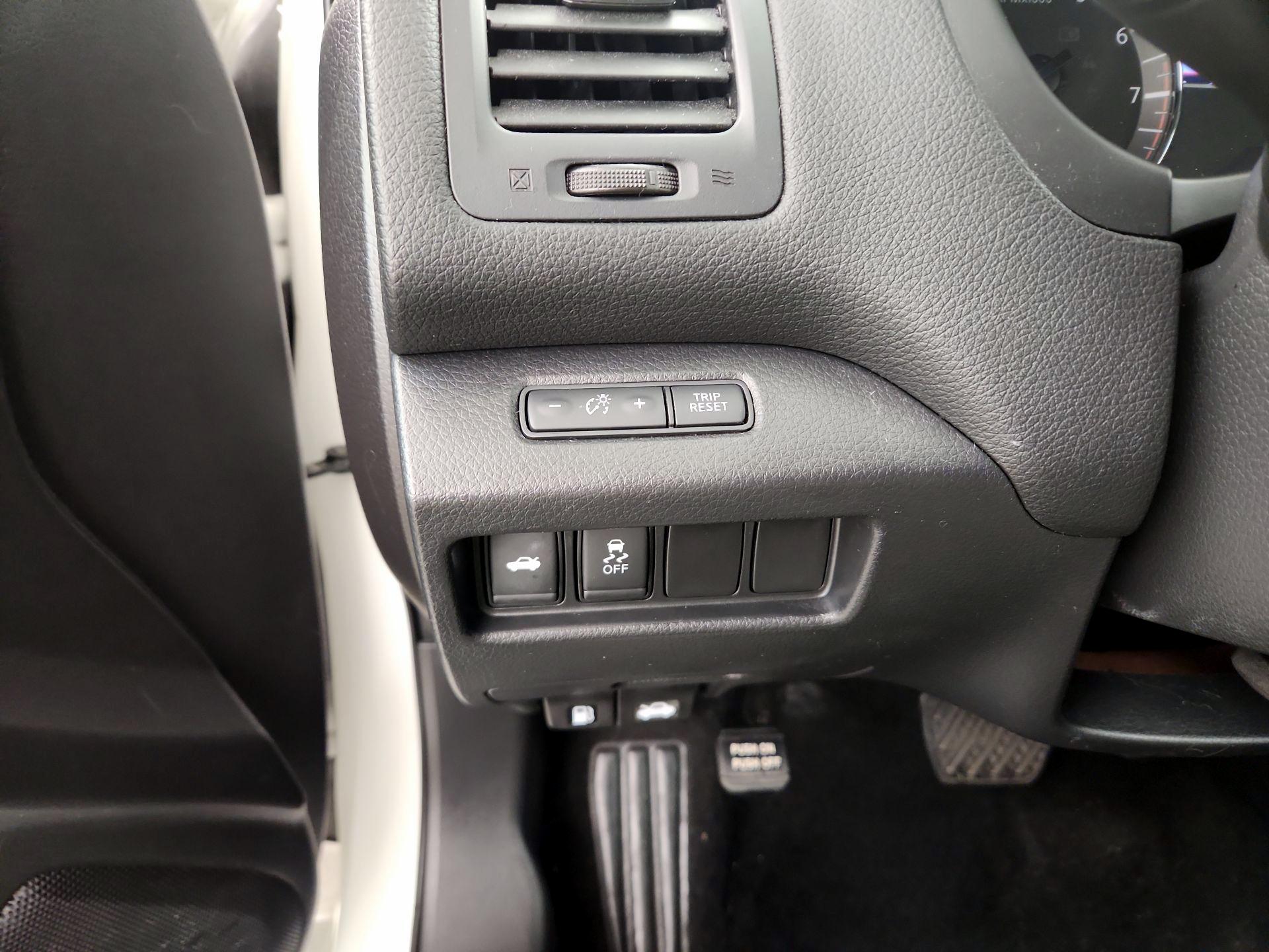 Thumbnail: 2017 Nissan Altima - 13