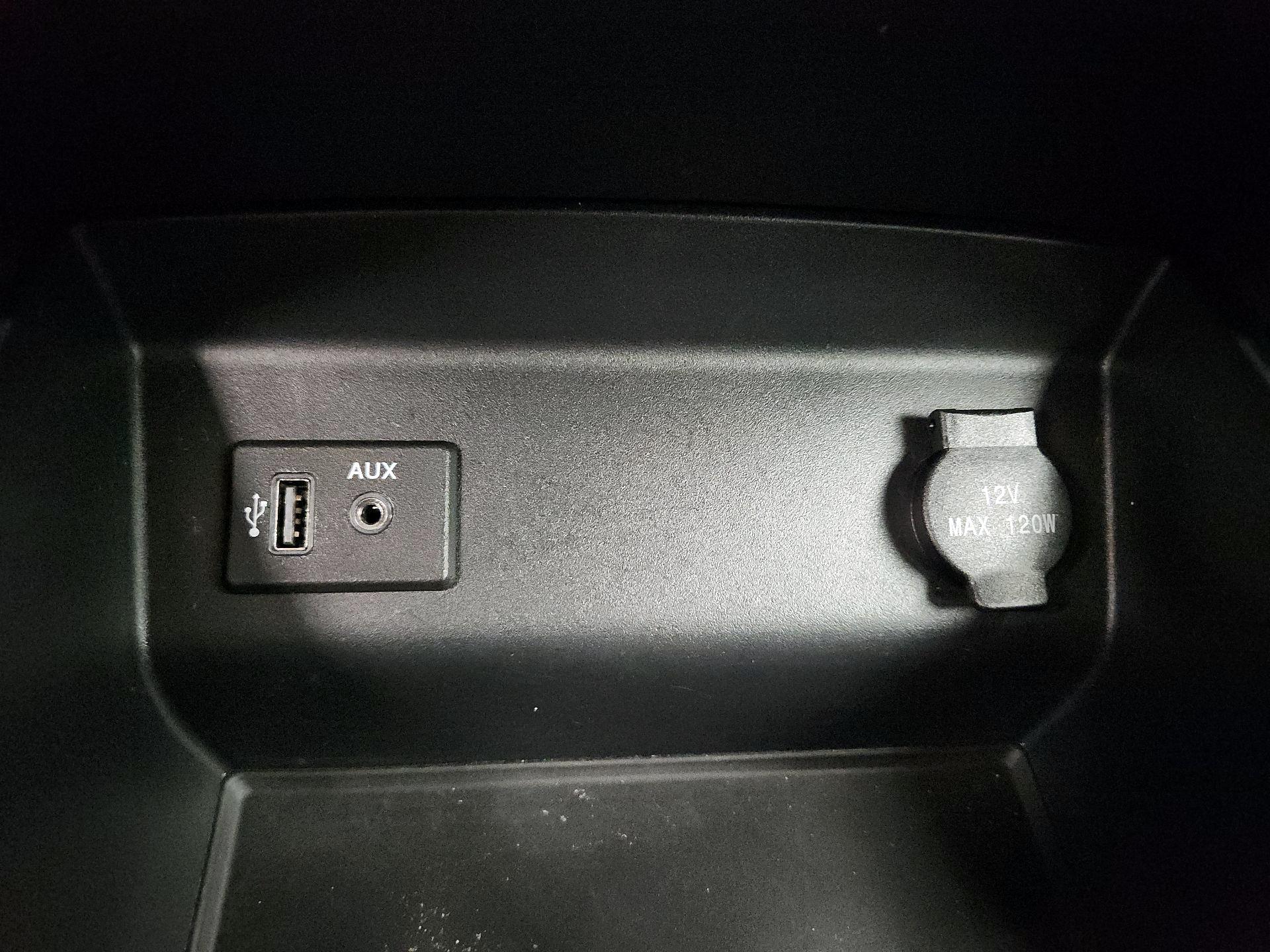 Thumbnail: 2017 Nissan Altima - 18