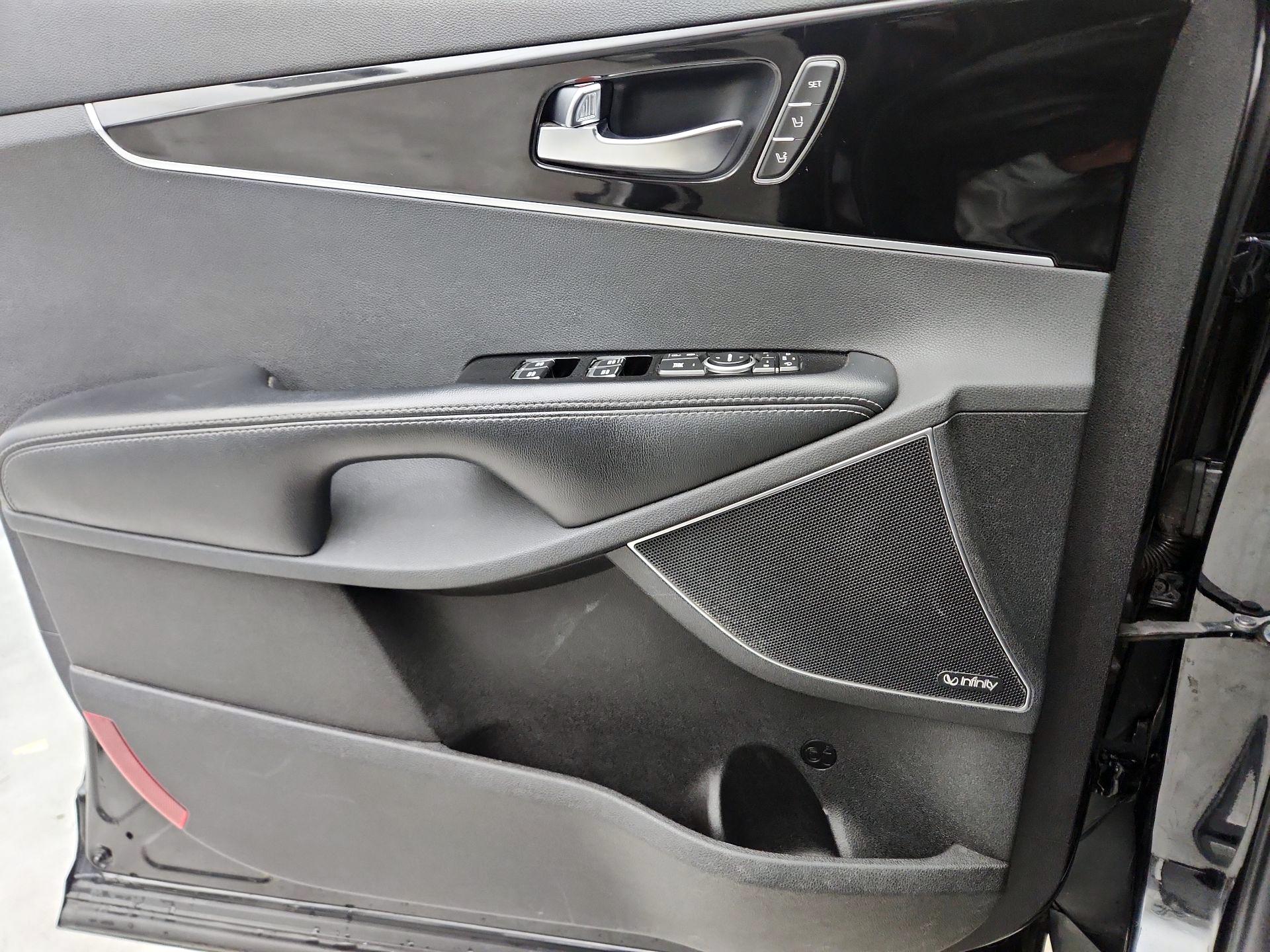 Thumbnail: 2016 Kia Sorento - 12