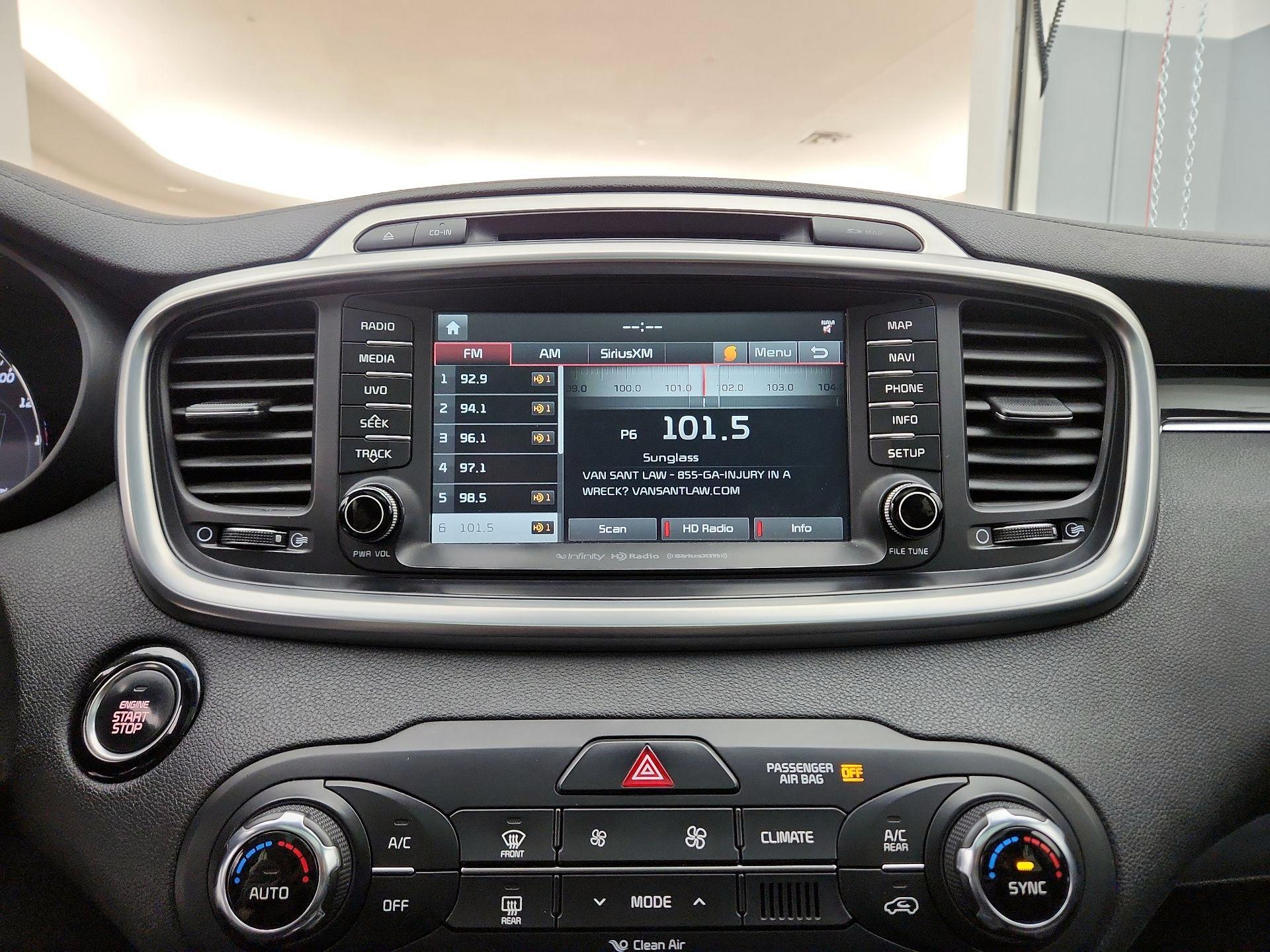 Thumbnail: 2016 Kia Sorento - 16