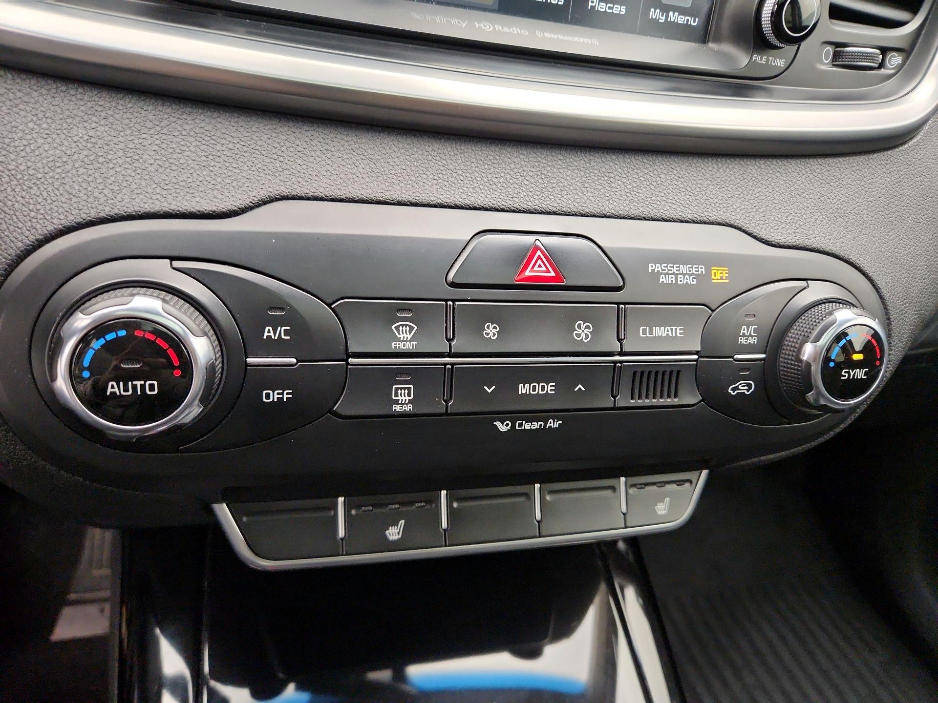 Thumbnail: 2016 Kia Sorento - 17