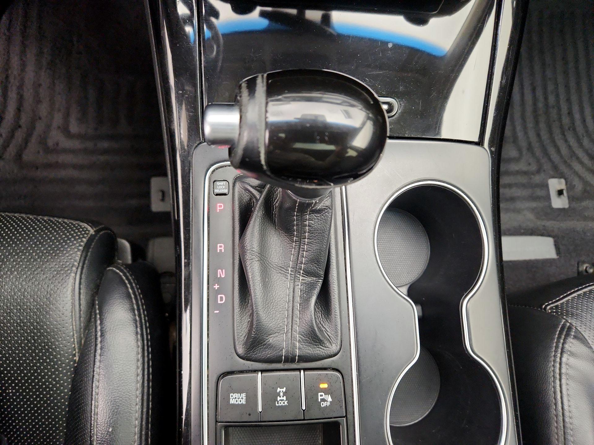 Thumbnail: 2016 Kia Sorento - 18