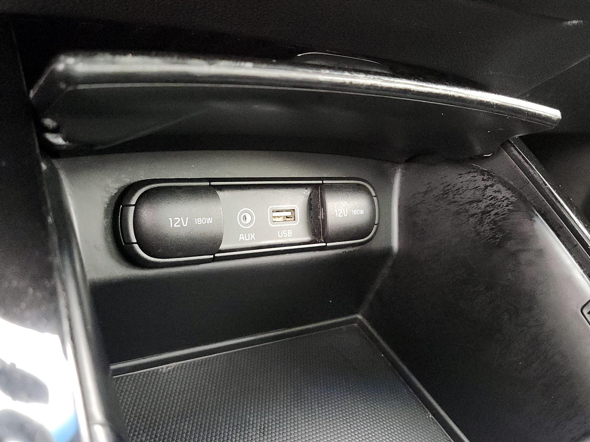 Thumbnail: 2016 Kia Sorento - 19